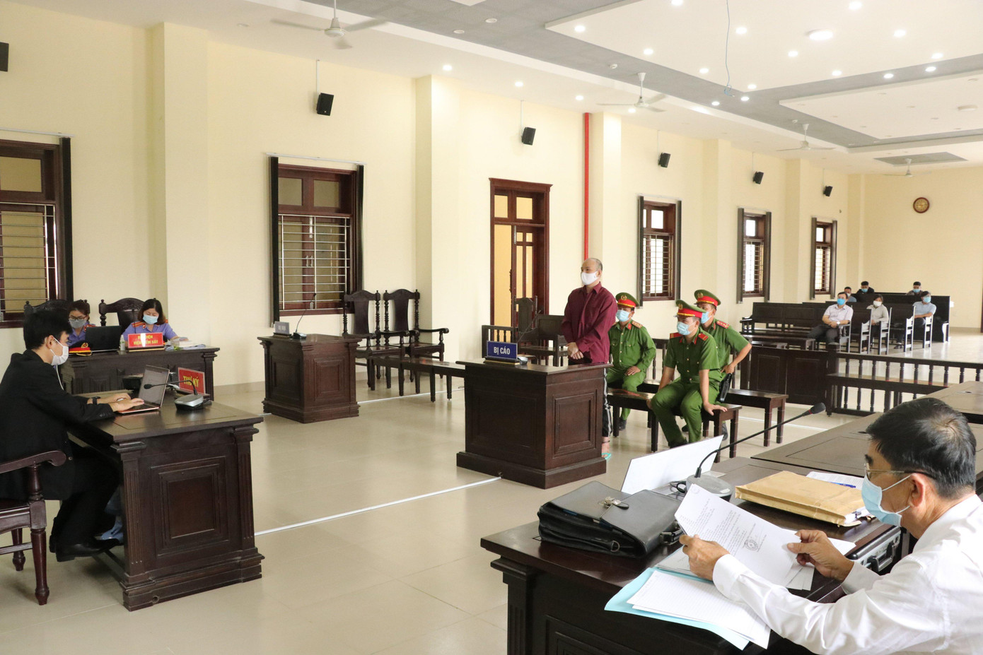 Phiên toà xét xử bị cáo Trần Tuấn Khanh sáng 9/12. Phiên toà xét xử bị cáo Trần Tuấn Khanh sáng 9/12.