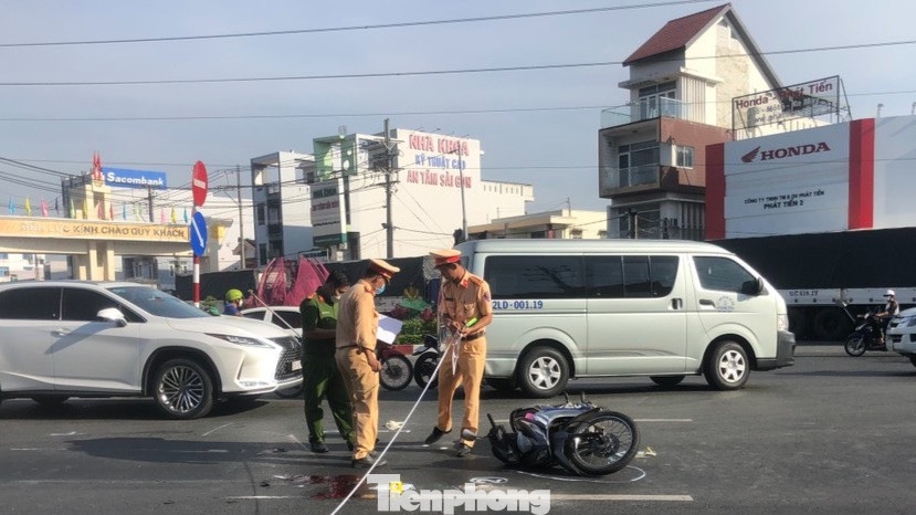 Tại hội nghị, ông Đặng Hoàng Tuấn, Giám đốc Sở GTVT, Phó trưởng Ban ATGT tỉnh, đã phân tích, chỉ rõ những tồn tại, hạn chế trong công tác bảo đảm TTATGT, trong đó nhận thức trách nhiệm của một số lãnh đạo cơ quan, đơn vị và địa phương vẫn còn có hiện tượng chủ quan, lơ là. Tại hội nghị, ông Đặng Hoàng Tuấn, Giám đốc Sở GTVT, Phó trưởng Ban ATGT tỉnh, đã phân tích, chỉ rõ những tồn tại, hạn chế trong công tác bảo đảm TTATGT, trong đó nhận thức trách nhiệm của một số lãnh đạo cơ quan, đơn vị và địa phương vẫn còn có hiện tượng chủ quan, lơ là.