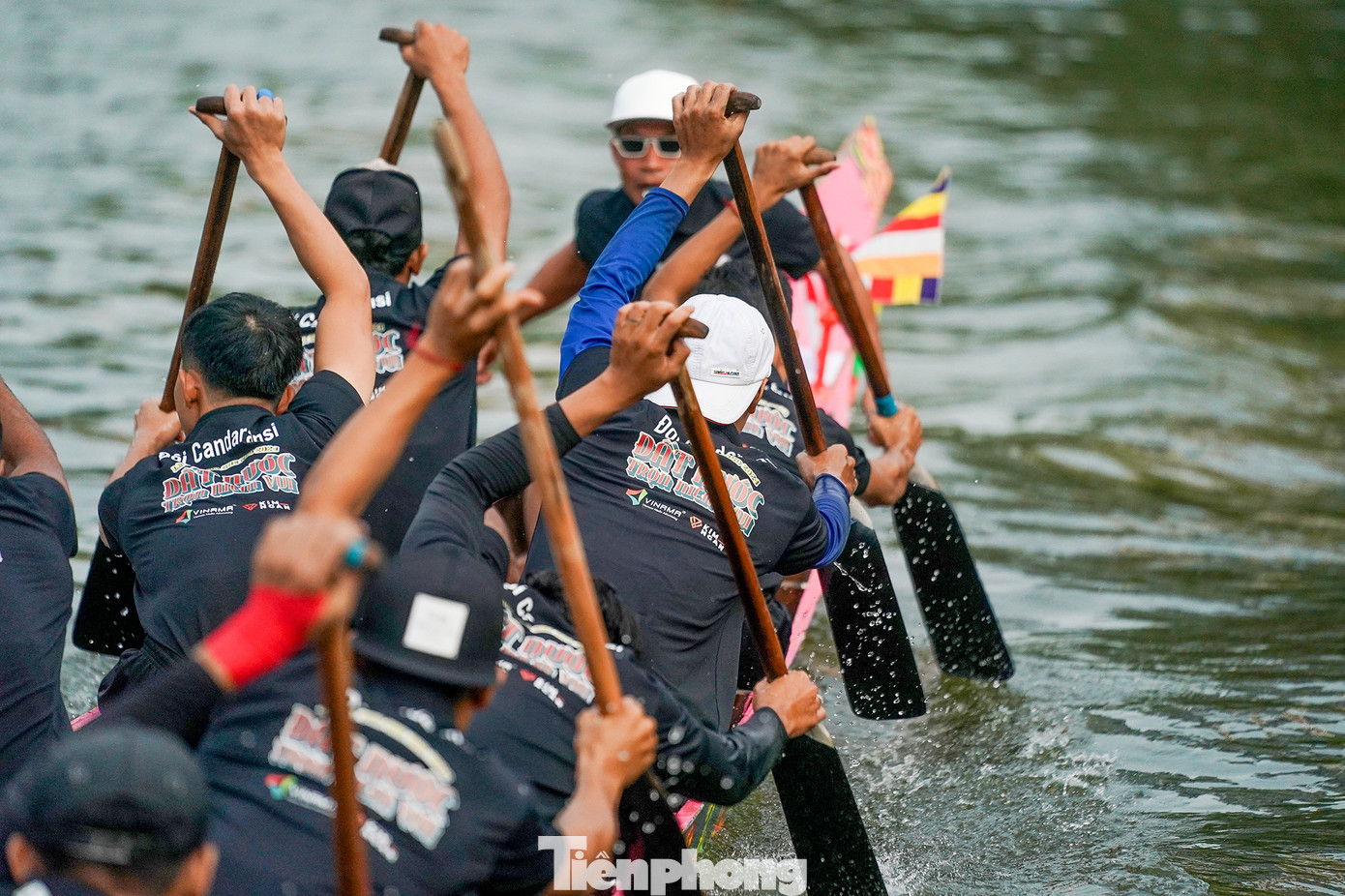 Phát biểu tại lễ khai mạc, bà Vũ Thị Mỹ Ngọc - Phó Chủ tịch UBND quận 3 chia sẻ, dòng kênh Nhiêu Lộc đã chứng kiến sự thay đổi của đời sống người dân, qua nhiều giai đoạn cải tạo, chỉnh trang từ năm 1988 đến nay. Người dân Quận 3 và TPHCM đã và đang thụ hưởng thành quả một kênh xanh sạch với các hoạt động du lịch, qua đó người dân tiếp tục chung tay bảo vệ, gìn giữ cảnh quan sạch đẹp này.