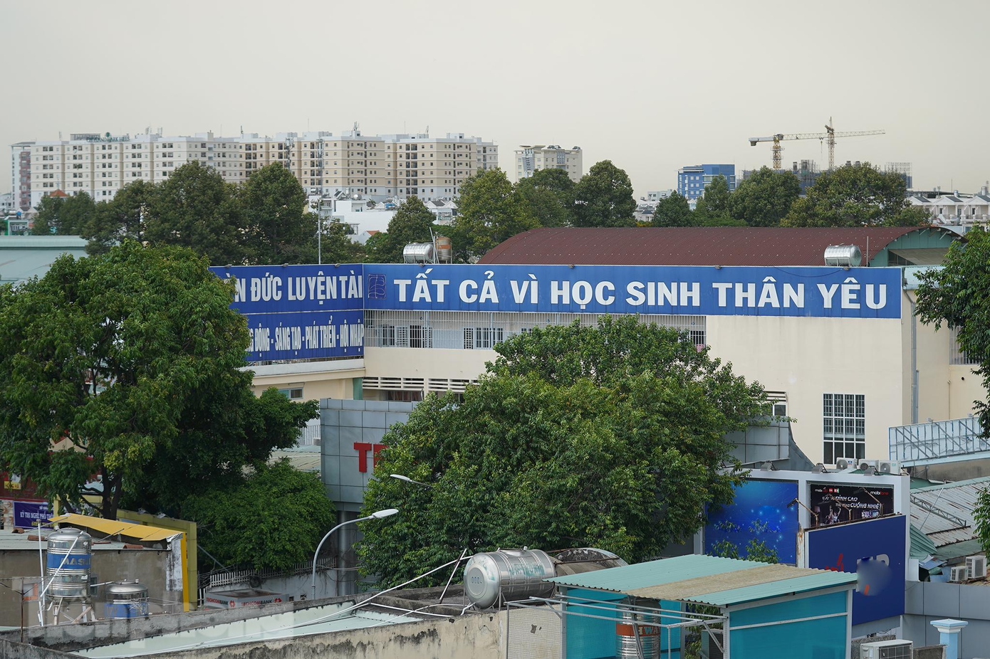 Ngành giáo dục Long An đang đau đầu khi trường học chiếm số ca nhiễm cao.