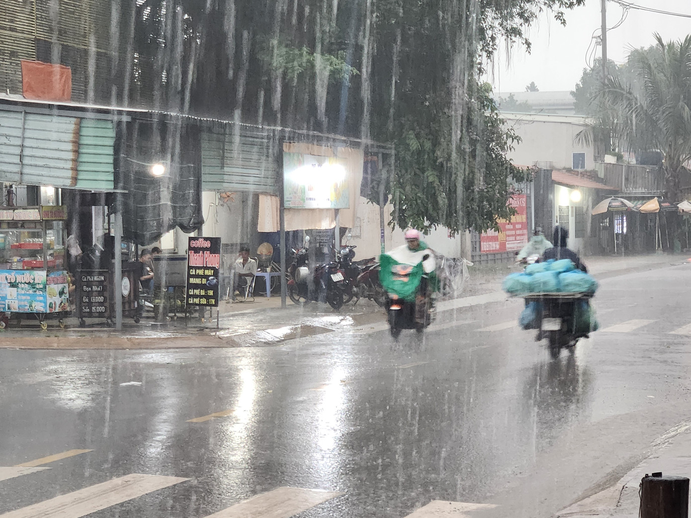 Trong một vài ngày của tuần đầu tháng 12, khu vực TPHCM sẽ xuất hiện mưa trái mùa. (Ảnh minh họa: Phạm Nguyễn) Trong một vài ngày của tuần đầu tháng 12, khu vực TPHCM sẽ xuất hiện mưa trái mùa. (Ảnh minh họa: Phạm Nguyễn)