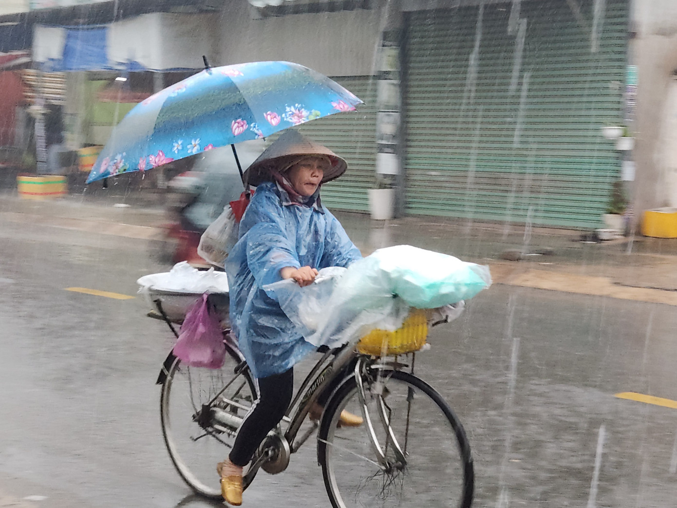 Cơ quan khí tượng dự báo từ ngày 12 -15/12, khu vực TPHCM và các tỉnh, thành Nam bộ sẽ có mưa trái mùa, cục bộ có nơi mưa to. (Ảnh minh họa: Phạm Nguyễn)