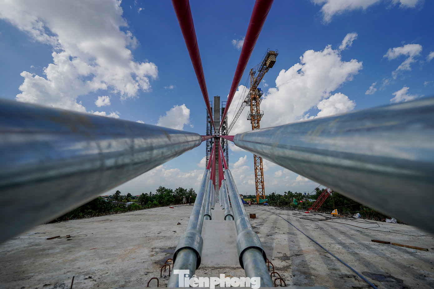 Công trình được khởi công vào ngày 11/12/2021, nằm trên địa bàn TP Tân An, điểm đầu giao với ĐT.827B (đường Nguyễn Thông, TP Tân An) và điểm cuối tại nút giao ngã 5 Tân Trụ (giao QL.1 với ĐT833, trước vòng xoay Nghĩa trang liệt sĩ tỉnh).