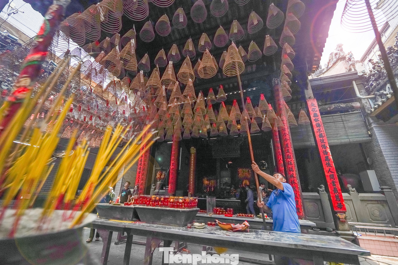 Chùa Bà Thiên Hậu quận 5 được xây dựng vào khoảng năm 1760 (thế kỷ XVIII) do nhóm người Hoa gốc Tuệ Thành góp tiền bạc và công sức. Sau 261 năm tồn tại, trải qua nhiều lần trùng tu, ngôi chùa vẫn giữ được những đường nét độc đáo và được công nhận là Di tích kiến trúc nghệ thuật cấp Quốc gia vào năm 1993.