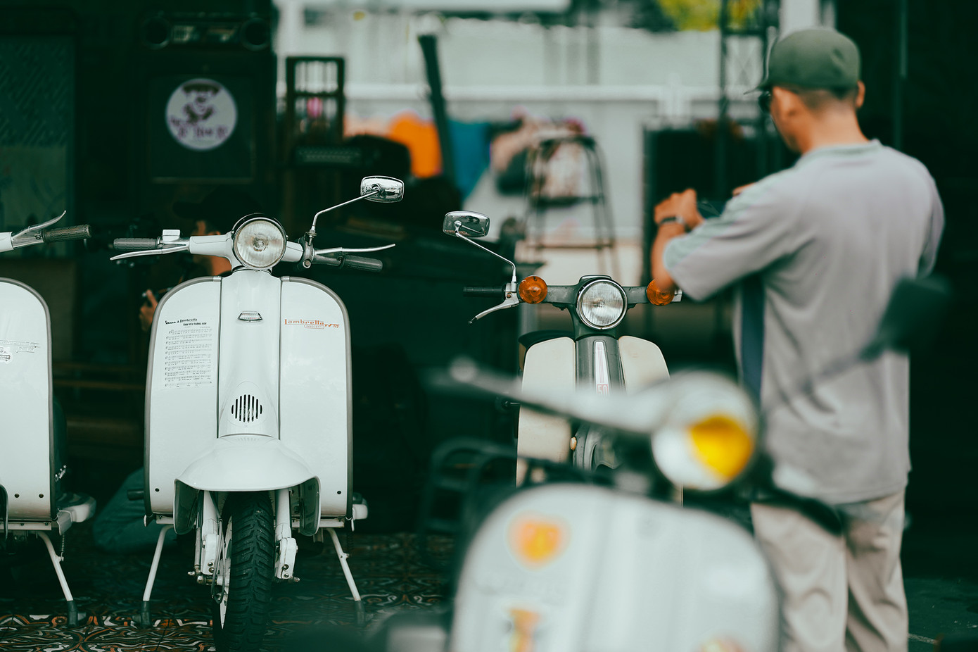 Mỗi chiếc xe không chỉ là một phương tiện di chuyển mà còn là một câu chuyện, một phần của đời sống tại TP HCM qua các thời kỳ.