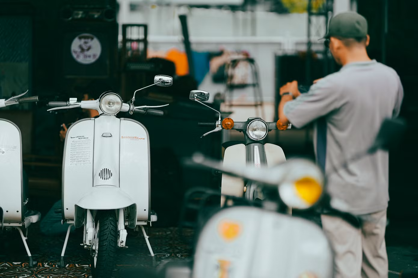 Mỗi chiếc xe không chỉ là một phương tiện di chuyển mà còn là một câu chuyện, một phần của đời sống tại TP HCM qua các thời kỳ.