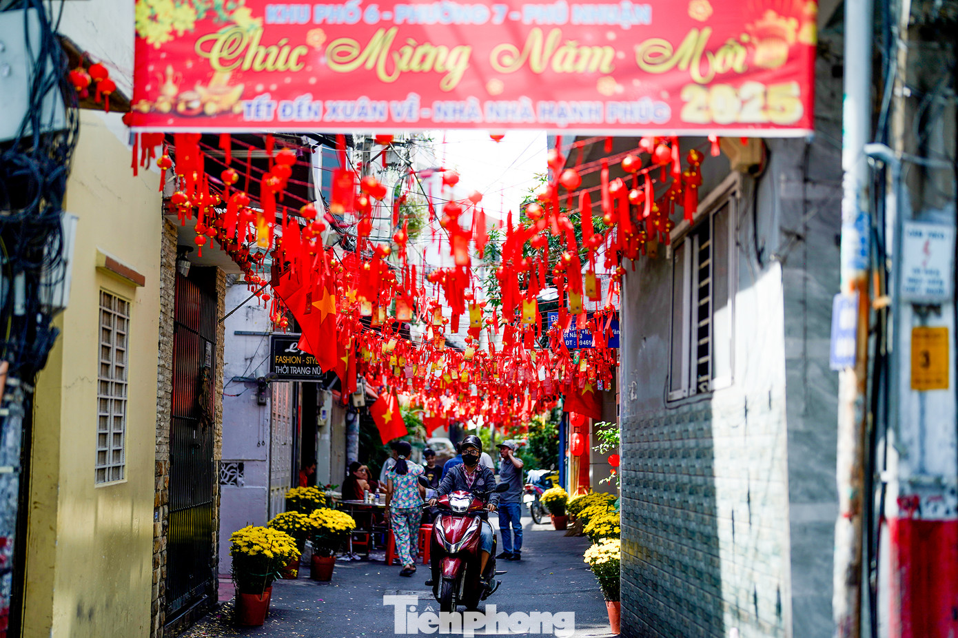 Các con hẻm nhỏ không khí xôm tụ hẳn so với những con đường có nhiều mặt bằng kinh doanh, cho thuê những ngày đầu xuân.
