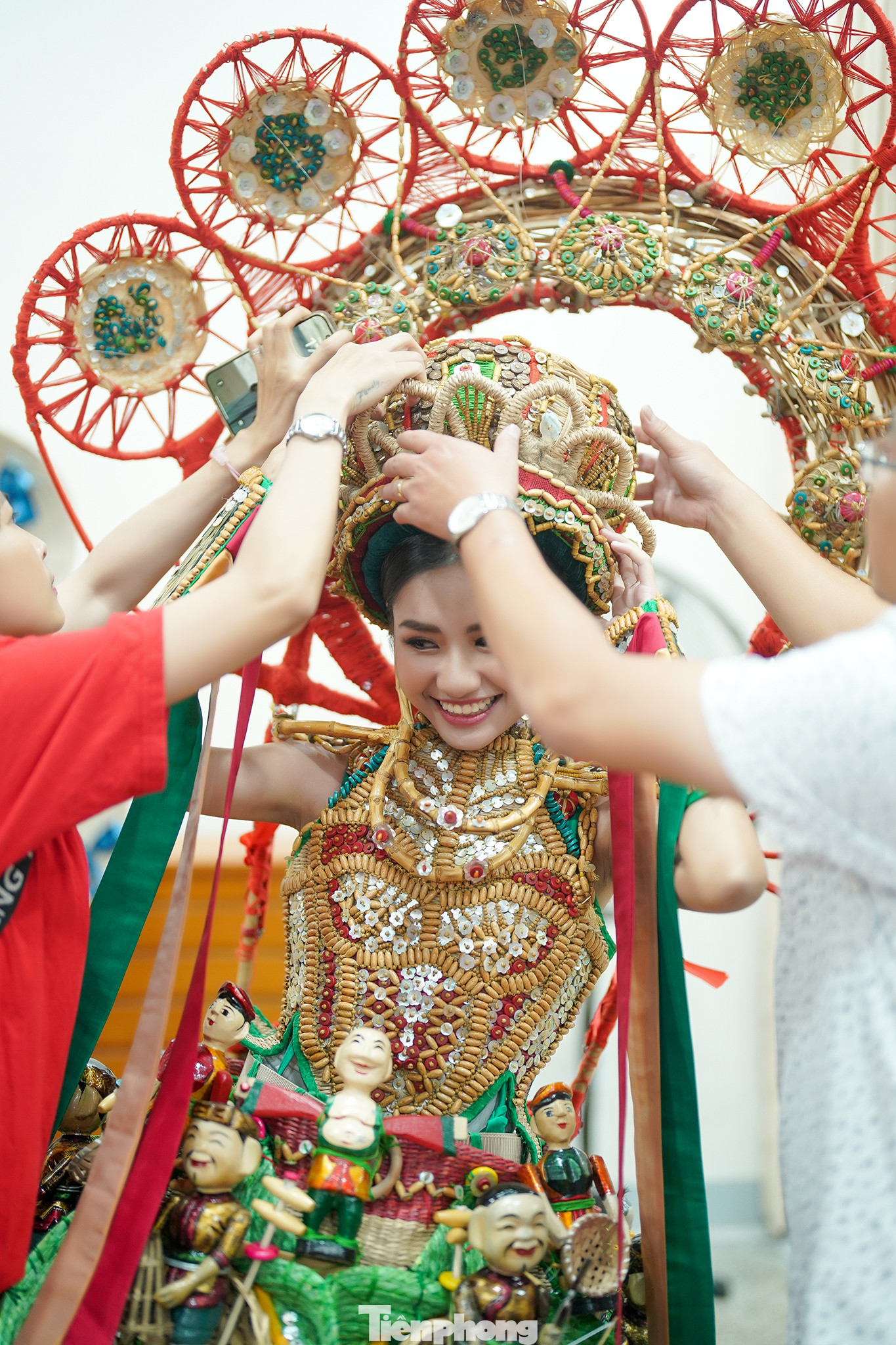 Rạng sáng 4/3, Chung kết Miss Eco International 2023 - Hoa Hậu Môi trường Thế giới 2023 đã diễn ra tại thủ đô Cairo - Ai Cập với sự tranh tài của 65 nhan sắc đến từ khắp các quốc gia và vùng lãnh thổ. Trong đêm chung kết, cùng các người đẹp khác, Hoa hậu Nguyễn Thanh Hà trình diễn các phần thi Quốc phục, Trang phục dạ hội.