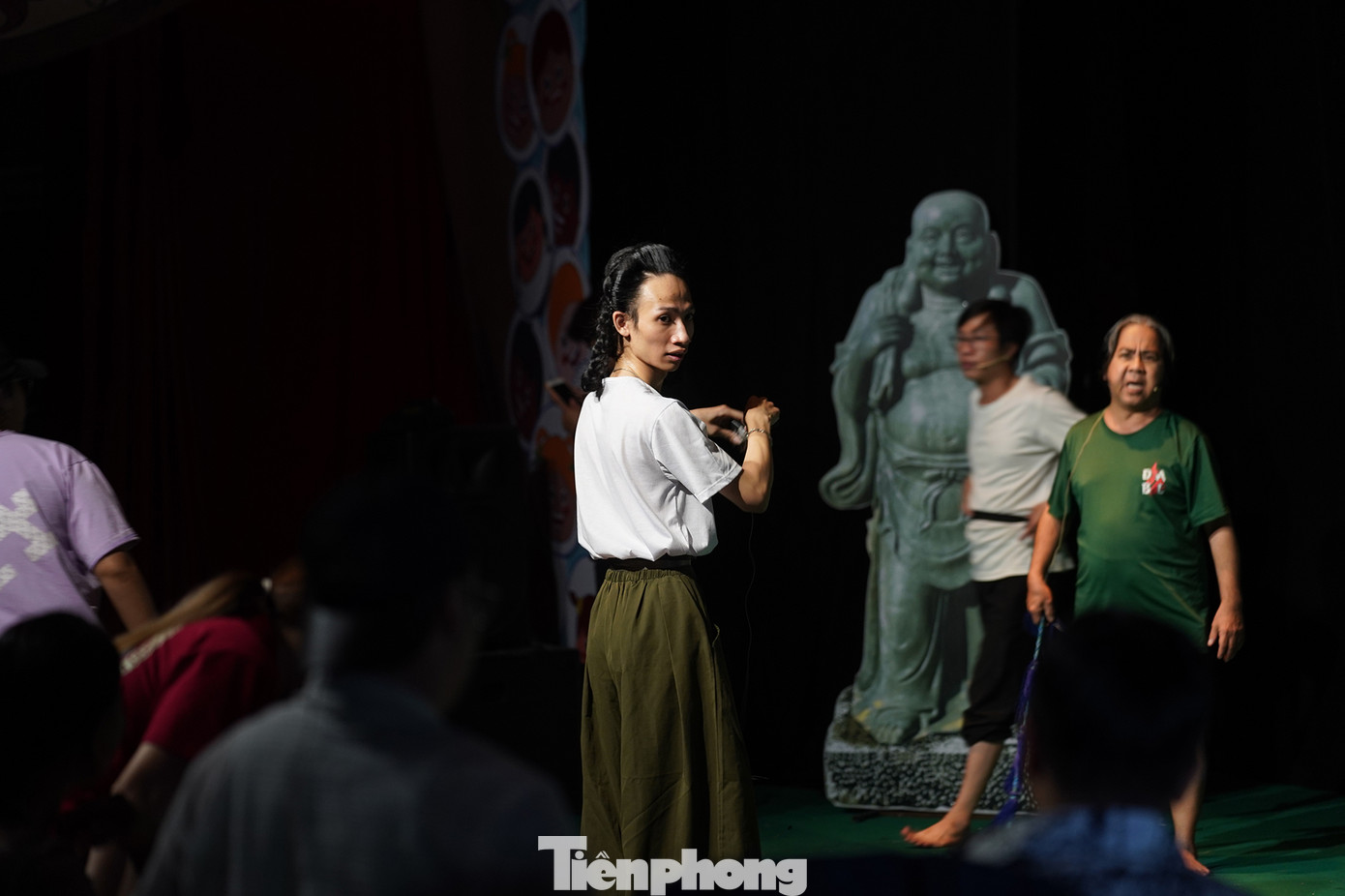 Hạ Nắng cho biết cải lương đã ăn sâu vào máu của mình từ nhỏ. Lớn lên, Nắng may mắn được sống và làm thêm nhiều công việc gắn với sự đam mê, vừa kiếm thêm thu nhập vừa bổ trợ cho nghề như trang điểm, biên đạo…