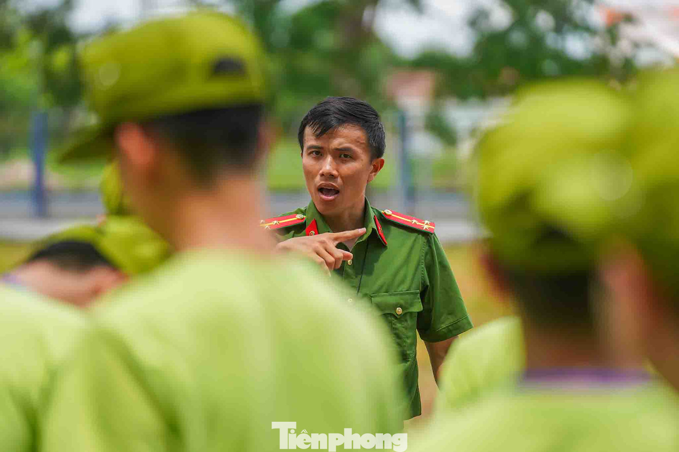 &quot;Chương trình nhằm giáo dục giá trị đạo đức và truyền thống tốt đẹp của dân tộc, hình thành lối sống văn hóa, lành mạnh, trách nhiệm với cộng đồng, giúp thanh thiếu niên nâng cao kiến thức, rèn luyện tác phong kỷ luật, đồng thời tạo điều kiện cho thanh thiếu niên có sân chơi lành mạnh, thiết thực, nâng cao tình cảm yêu quý, bồi đắp niềm tin, niềm tự hào về truyền thống vẻ vang của lực lượng Công an nhân dân, giúp các em có điều kiện làm quen với môi trường Công an nhân dân, rèn luyện tính tự chủ, nề nếp, kỷ luật, kiên định vượt qua khó khăn, thử thách, bản lĩnh hơn trong cuộc sống, có tinh thần chia sẻ, quan tâm đến bạn bè, gia đình và những người xung quanh&quot;, bà Trương Thị Hồng Hạnh, tổng điều phối chương trình chia sẻ.
