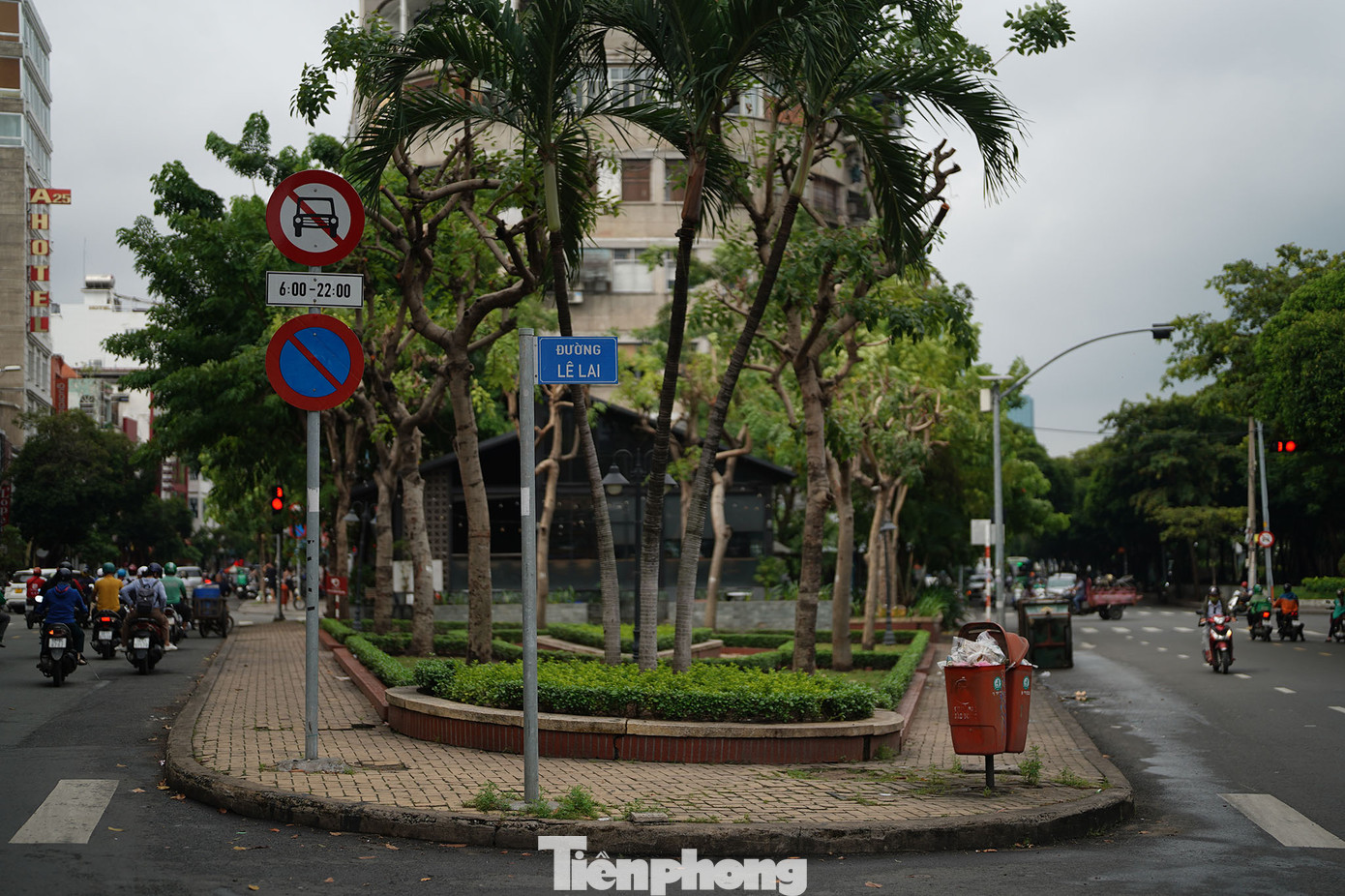 Bãi xe cao tầng dự kiến tại vị trí nằm trên tuyến đường Lê Lai (quận 1), cũng đang tổ chức bãi xe có thu phí. Trước đó, TP.HCM từng đưa ra 2 phương án thí điểm nhà giữ xe cao tầng sức chứa 48 ôtô, 80 xe máy tại tuyến đường này.