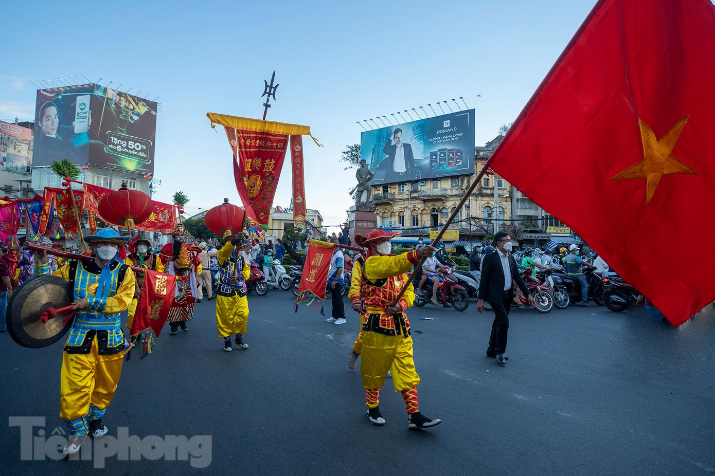Sau 2 năm tạm ngừng vì dịch COVID-19, hôm nay Lễ hội Tết Nguyên tiêu chính thức diễn ra. Đây là sự kiện văn hóa đầu tiên sau Tết Nguyên đán Nhâm Dần năm 2022 được Sở Văn hóa và Thể thao TPHCM tổ chức. Sau 2 năm tạm ngừng vì dịch COVID-19, hôm nay Lễ hội Tết Nguyên tiêu chính thức diễn ra. Đây là sự kiện văn hóa đầu tiên sau Tết Nguyên đán Nhâm Dần năm 2022 được Sở Văn hóa và Thể thao TPHCM tổ chức.