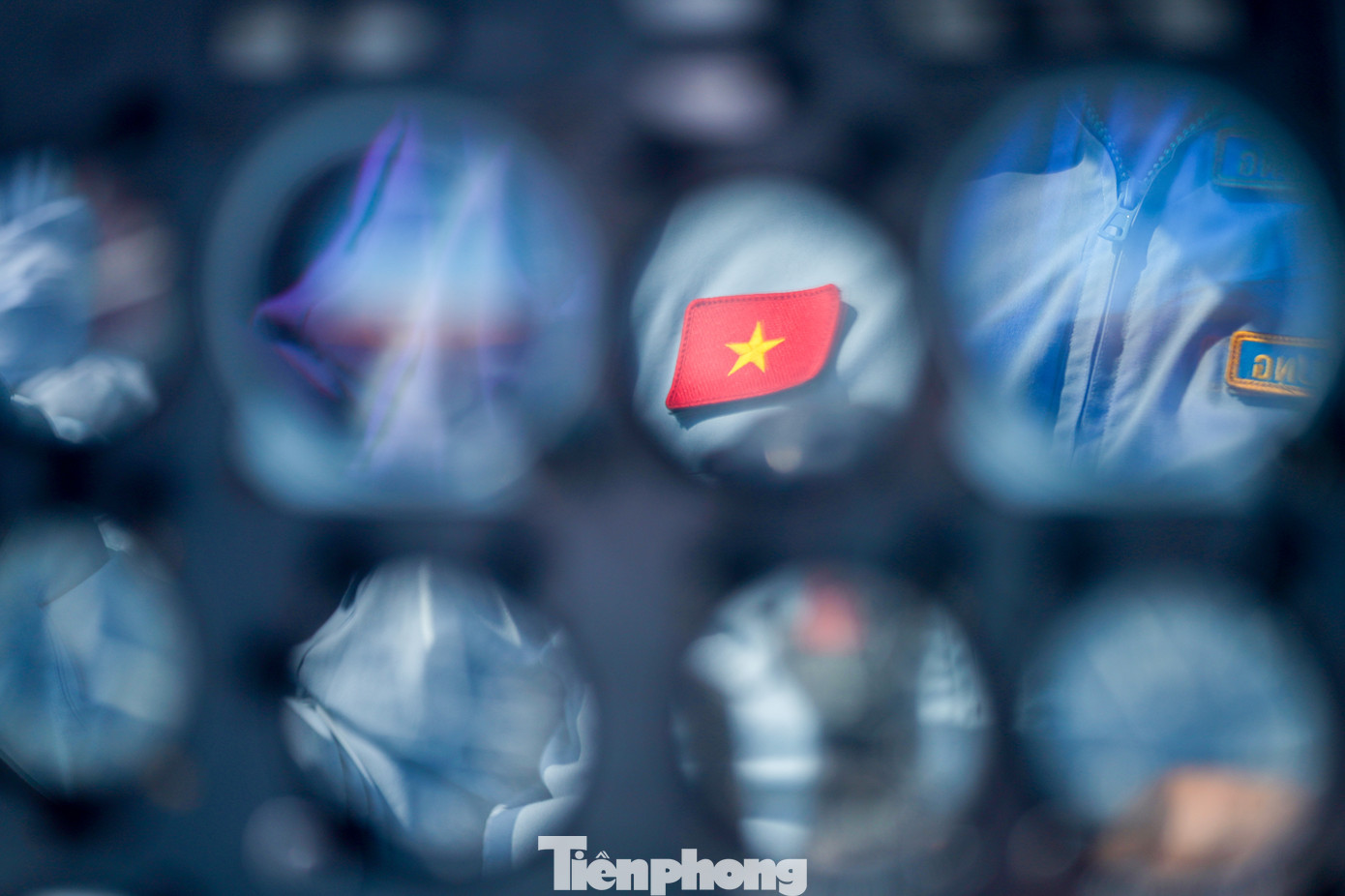 Ý thức được nhiệm vụ thiêng liêng, các tổ bay luôn trong tâm thế nghiêm túc khi thực hiện các bài hợp luyện không quân. Để đảm bảo an toàn, Bộ Quốc phòng đã khảo sát, vẽ bản đồ vùng bay ở khu vực trung tâm TPHCM, hiệp đồng với hàng không dân dụng để thống nhất phương án bay, đường bay, đảm bảo an toàn tuyệt đối.