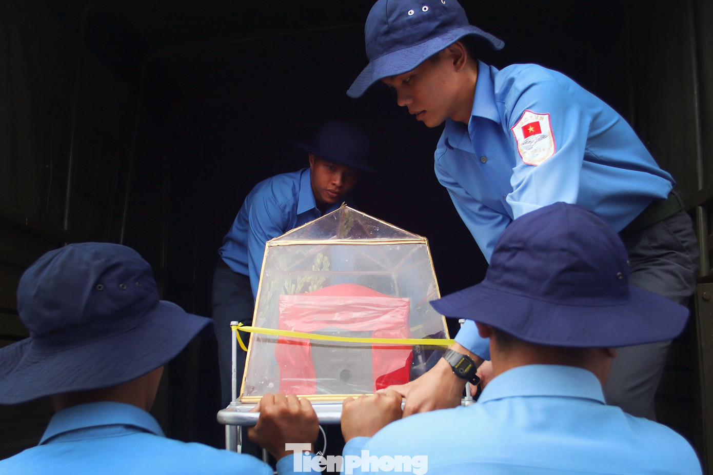 Tỉnh Long An tổ chức đón nhận và an táng long trọng 122 hài cốt liệt sĩ hy sinh ở Campuchia.