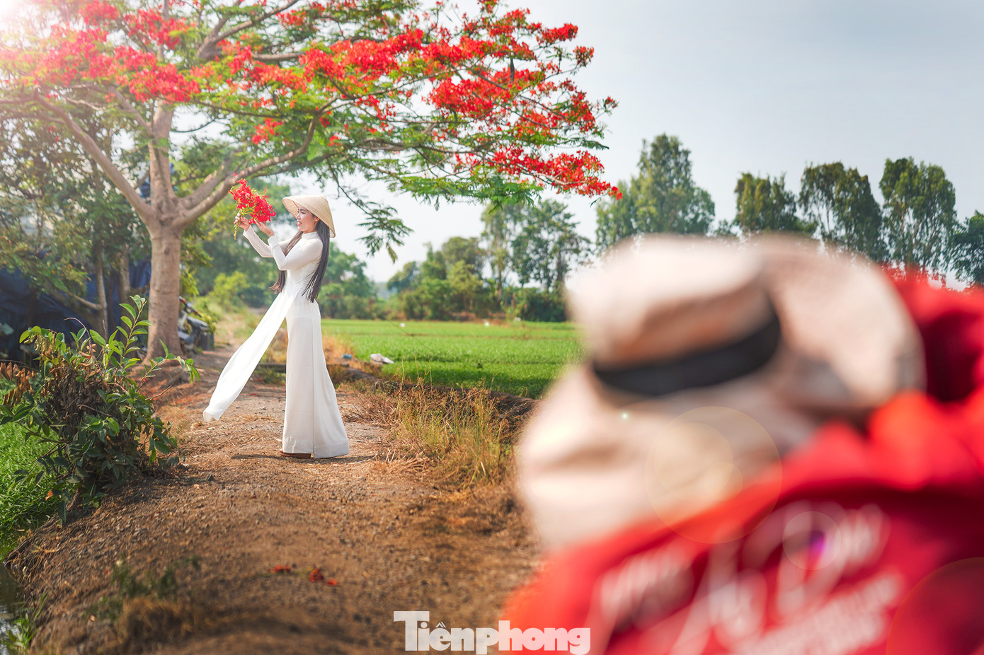 Để có được bộ ảnh chất lượng, ưng ý, nhiều bạn trẻ còn đầu tư thuê cả một ê-kíp chuyên nghiệp thực hiện.