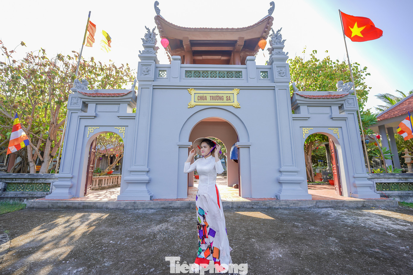 Chị Phạm Thị Bảy là một trong những cư dân đang sống tại thị trấn Trường Sa, trung tâm quần đảo Trường Sa. Chị Phạm Thị Bảy là một trong những cư dân đang sống tại thị trấn Trường Sa, trung tâm quần đảo Trường Sa.