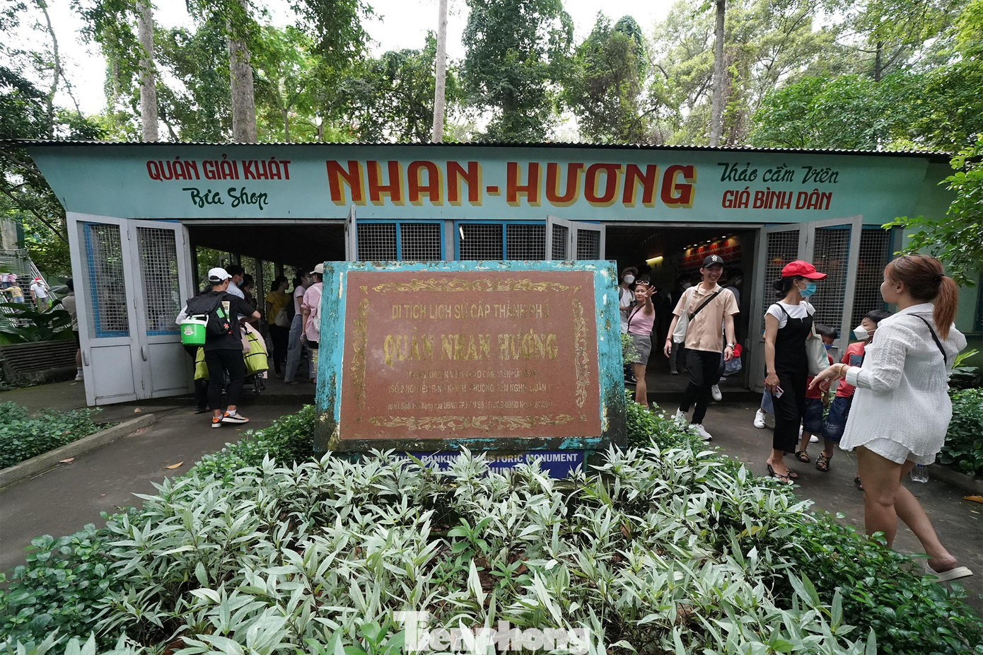 Bà Mai Thị Hoa, Phó Chủ tịch UBND quận 1 cho biết, việc triển khai tổ chức 2 tour du lịch đặc trưng này nằm trong định hướng chiến lược của Quận 1 nhằm kết nối các công trình kiến trúc nổi tiếng với các điểm tham quan thú vị mang nét đặc trưng của Quận 1 nói riêng và của TPHCM nói chung, từng bước hoàn thiện, nâng chất các sản phẩm du lịch theo định hướng của UBND TPHCM.