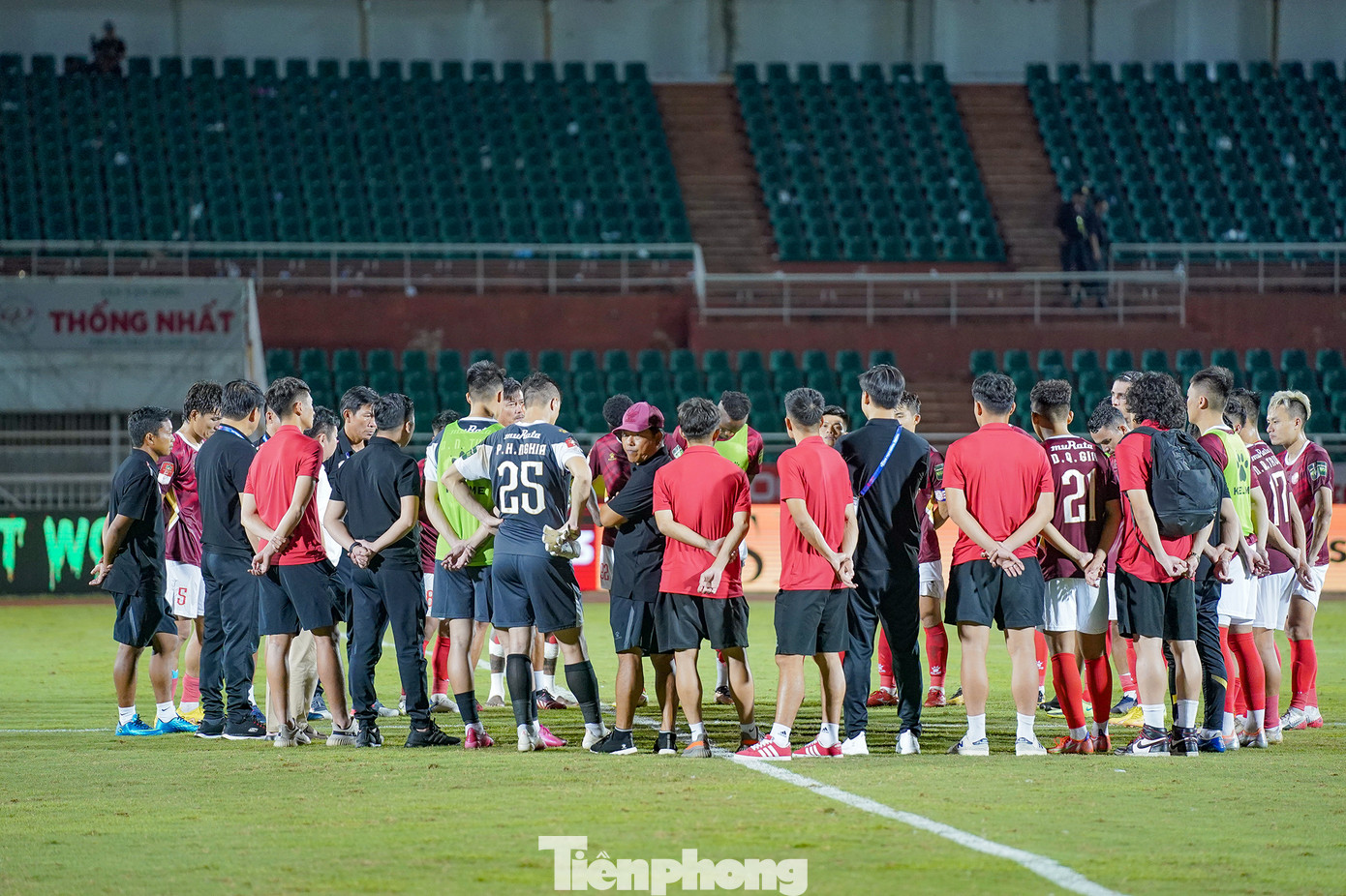 Kết thúc với thất bại 2-0 trước đội khách và cũng là thất bại thứ ba, BHL CLB TPHCM họp ngay trên sân. TPHCM trắng bàn thắng và điểm số sau 3 lượt trận, Khánh Hoà vươn lên vị trí thứ 8 trên BXH.