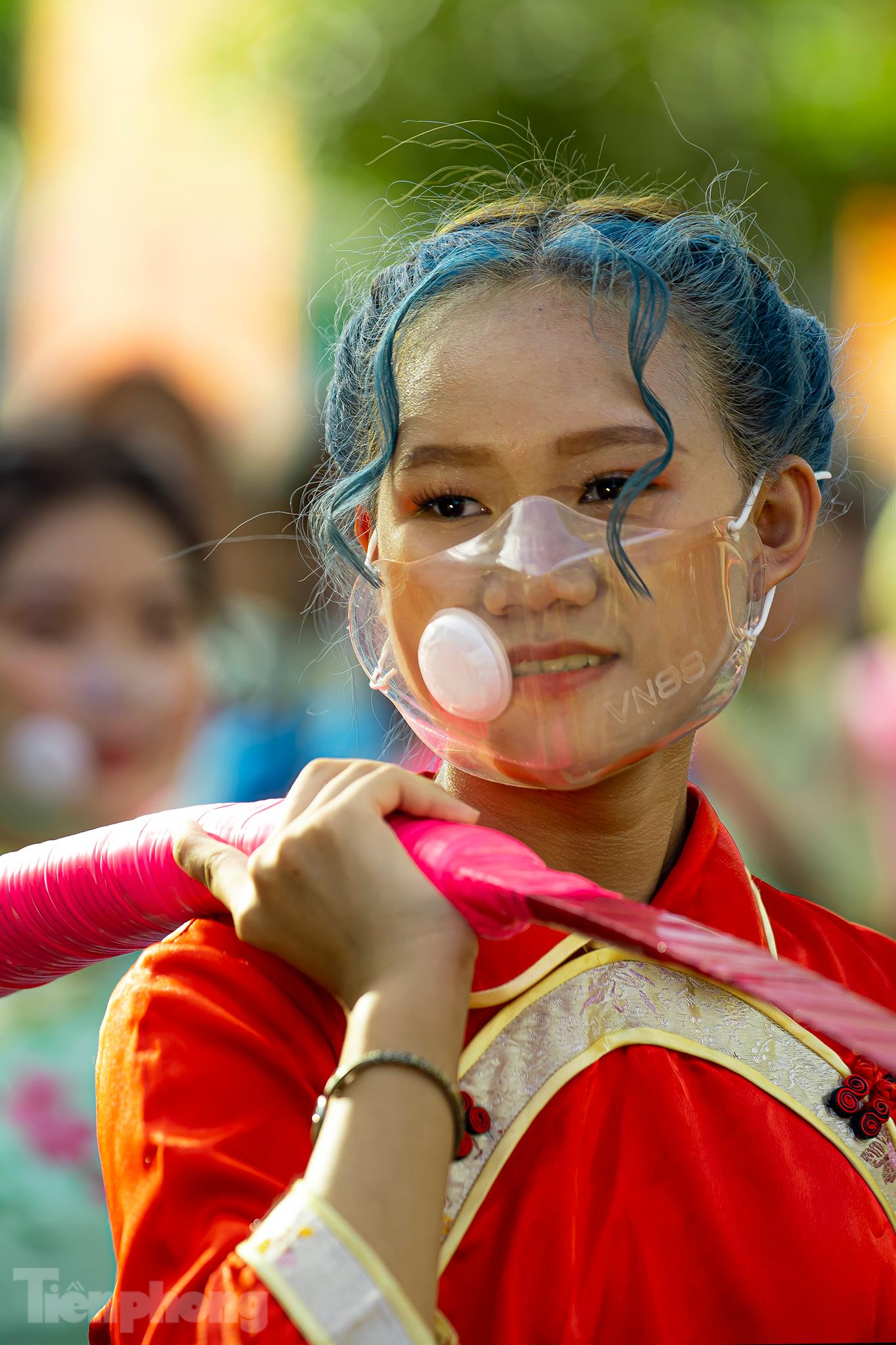 Lễ hội Nguyên tiêu ngoài ý nghĩa truyền thống mà cộng đồng người Hoa mang theo trong quá trình di cư đến vùng đất mới, còn là sự tiếp biến với văn hóa Việt. Lễ hội Nguyên tiêu tổ chức với quy mô lớn tại quận 5, TPHCM từ năm 1990. Từ năm 2000, Lễ hội Nguyên tiêu đã được TP.HCM đưa vào danh mục lễ hội của TPHCM. Vào năm 2007, ngày hội văn hóa người Hoa do Bộ VHTT (nay là Bộ VHTTDL) tổ chức với quy mô toàn quốc. Lễ hội Nguyên tiêu ngoài ý nghĩa truyền thống mà cộng đồng người Hoa mang theo trong quá trình di cư đến vùng đất mới, còn là sự tiếp biến với văn hóa Việt. Lễ hội Nguyên tiêu tổ chức với quy mô lớn tại quận 5, TPHCM từ năm 1990. Từ năm 2000, Lễ hội Nguyên tiêu đã được TP.HCM đưa vào danh mục lễ hội của TPHCM. Vào năm 2007, ngày hội văn hóa người Hoa do Bộ VHTT (nay là Bộ VHTTDL) tổ chức với quy mô toàn quốc.