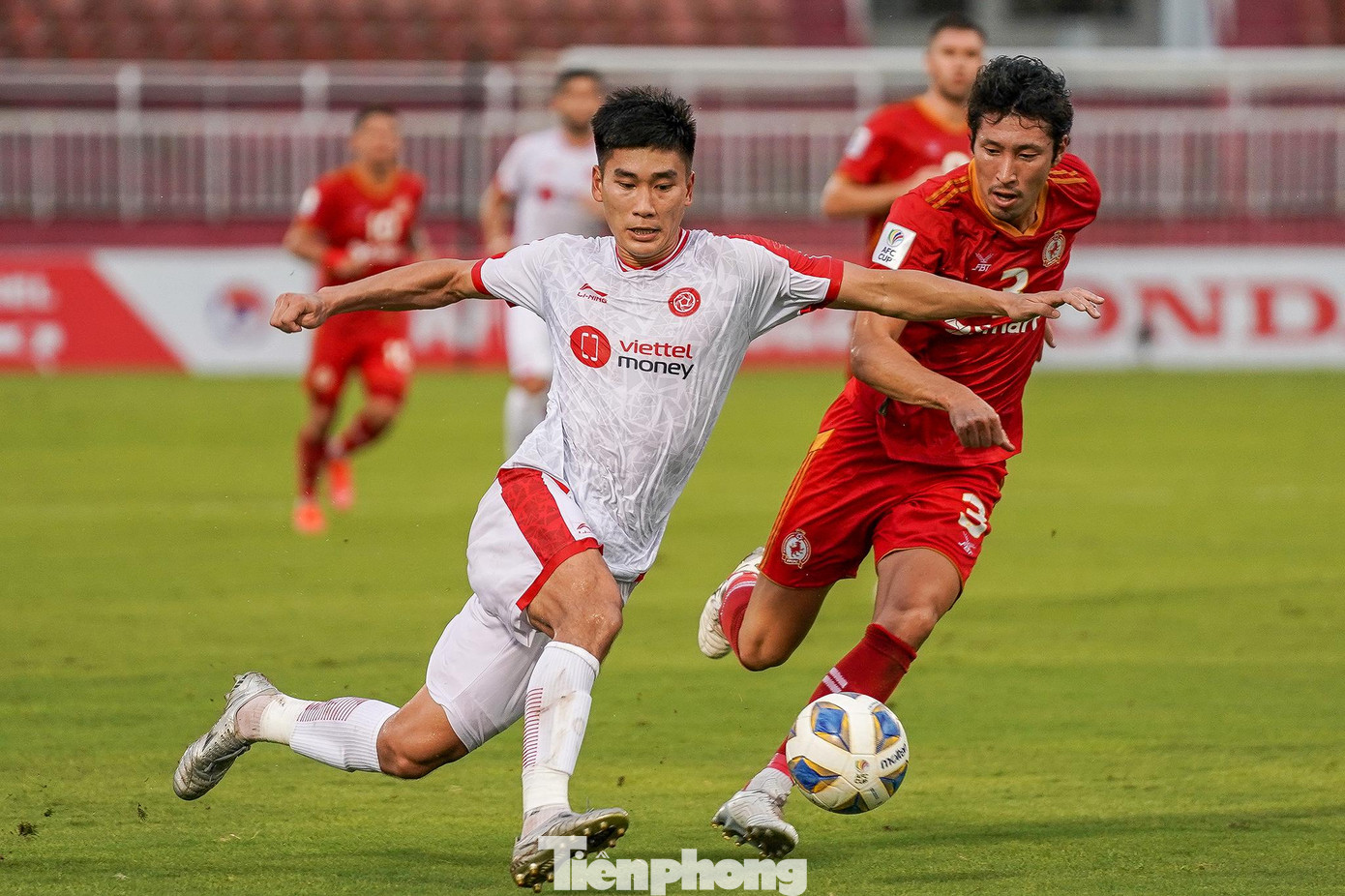 Hoàng Đức đánh giá cao phần thể hiện của đàn em Nhâm Mạnh Dũng. Hoàng Đức đánh giá cao phần thể hiện của đàn em Nhâm Mạnh Dũng.