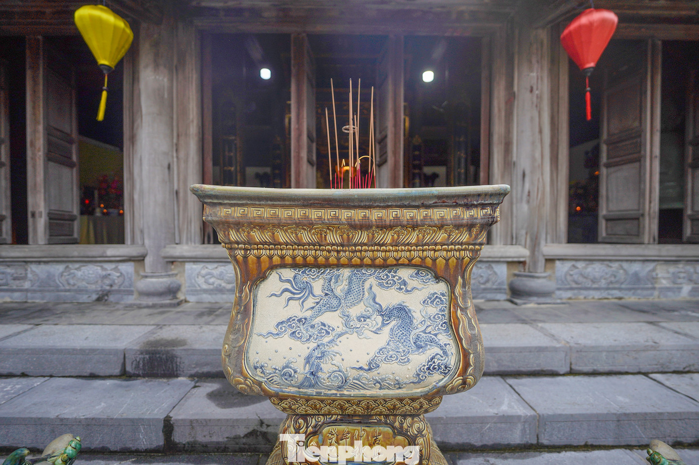 Trong điều kiện quỹ đất hạn hẹp nhưng những ngôi chùa trên quần đảo Trường Sa đều có đủ tam quan, sân chùa, gác chuông, nhà chính điện, nhà tiền đường với mái nghiêng, lợp ngói và đầu đao cong vút, mang nét đặc trưng riêng của kiến trúc chùa Việt. Họa tiết hoa văn trang trí mái, cột, bậc tam cấp đục chạm hình hoa sen, hoa cúc, hình rồng, mây cuốn thời Lý - Trần.