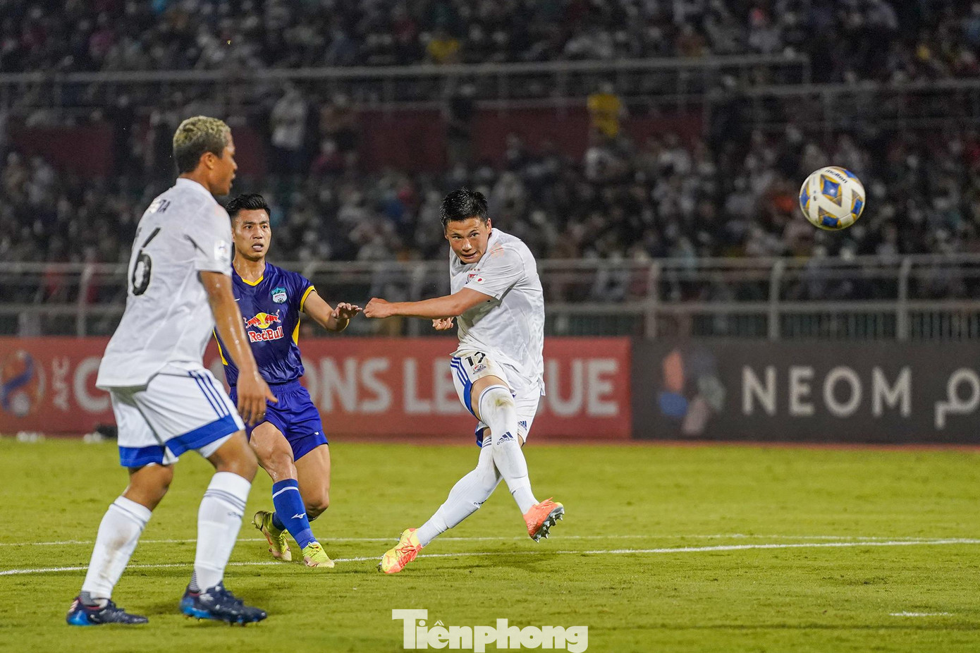 Trong quá khứ, Yokohama đã 4 lần giành chức vô địch J-League vào những năm 1995, 2003, 2004 và 2019. Ở mùa giải J-League 2021, Yokohama cũng đã ở rất gần danh hiệu thứ 5, khi ngậm ngùi về nhì sau CLB Kawasaki Frontale.