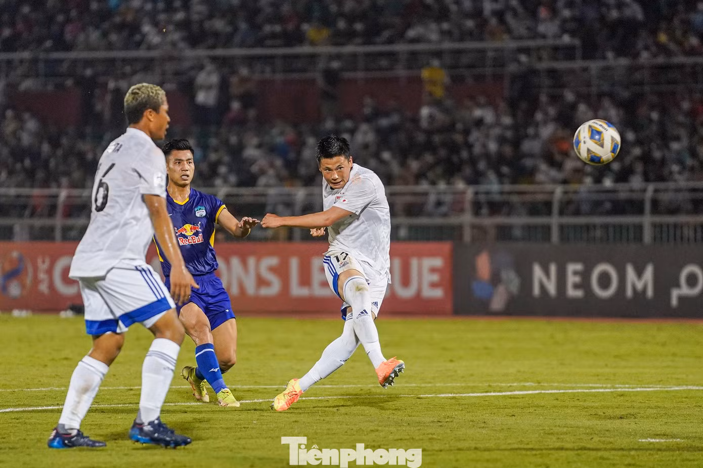 Trong quá khứ, Yokohama đã 4 lần giành chức vô địch J-League vào những năm 1995, 2003, 2004 và 2019. Ở mùa giải J-League 2021, Yokohama cũng đã ở rất gần danh hiệu thứ 5, khi ngậm ngùi về nhì sau CLB Kawasaki Frontale.