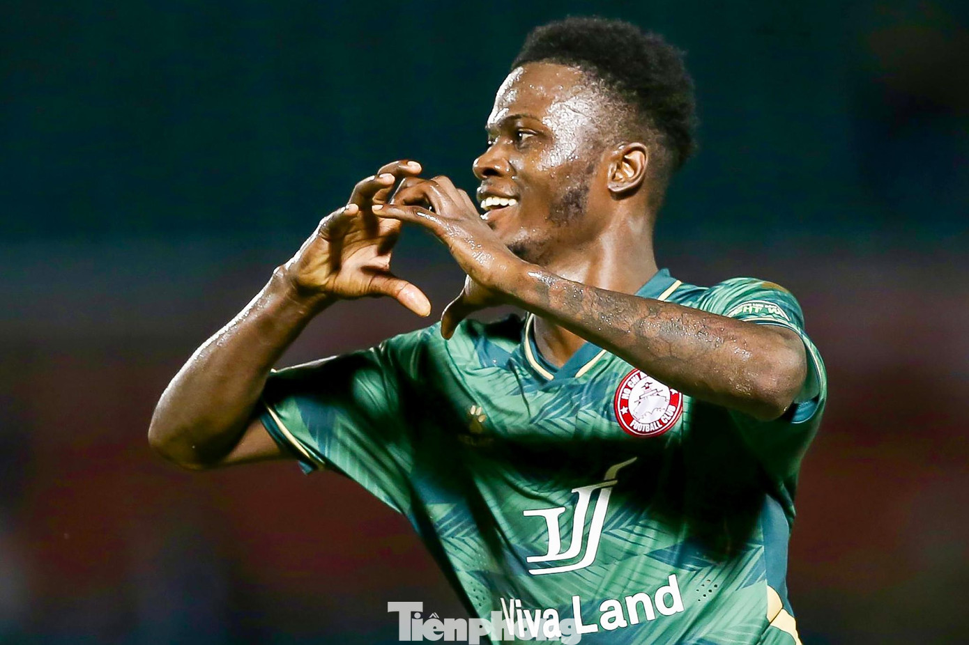 Ngoại binh đã "phá dớp" chuỗi thất bại cho HLV Trần Minh Chiến. Ngoại binh đã "phá dớp" chuỗi thất bại cho HLV Trần Minh Chiến.