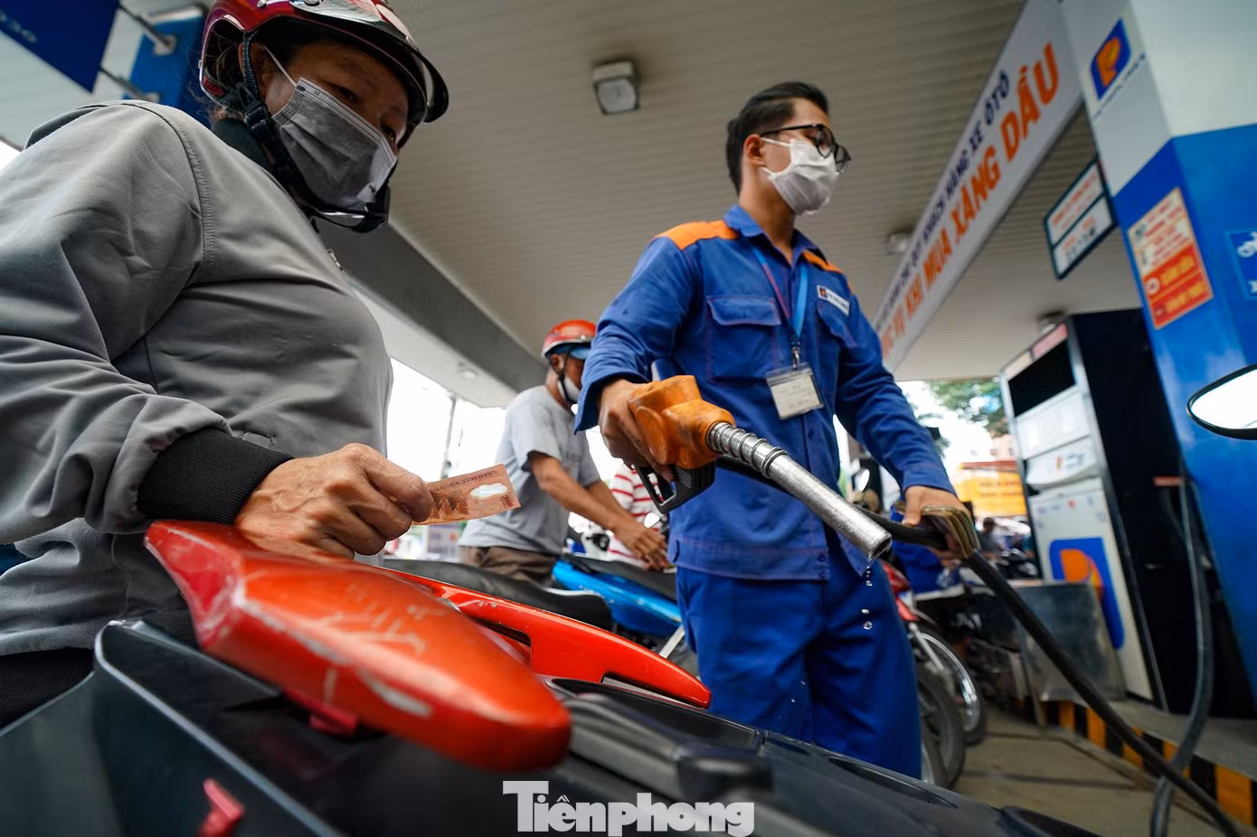 Sở Công Thương TPHCM đề xuất giờ bán xăng dầu (ảnh: Phạm Nguyễn). Sở Công Thương TPHCM đề xuất giờ bán xăng dầu (ảnh: Phạm Nguyễn).