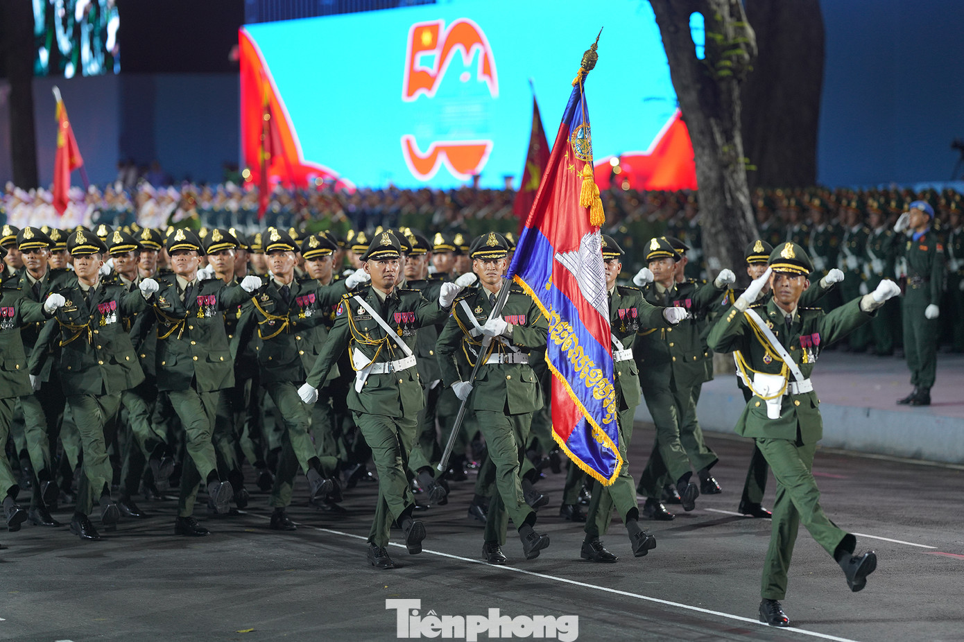 Với truyền thống hữu nghị lâu đời Việt Nam - Campuchia, quân đội hai nước luôn sát cánh bên nhau.