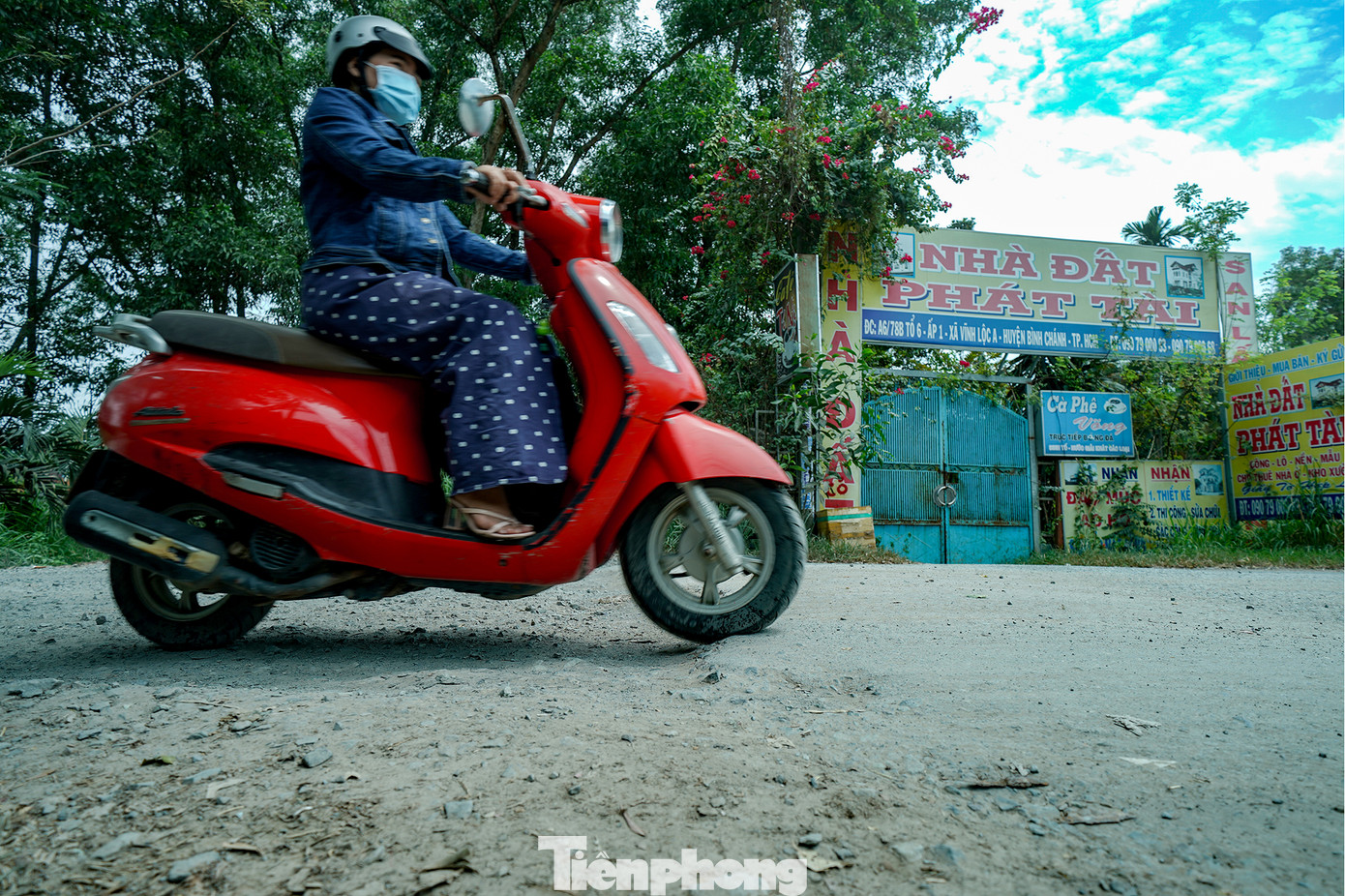 Một con đường nhưng chỗ thi công gần như hoàn thiện, chỗ thì vẫn nguyên hiện trạng.