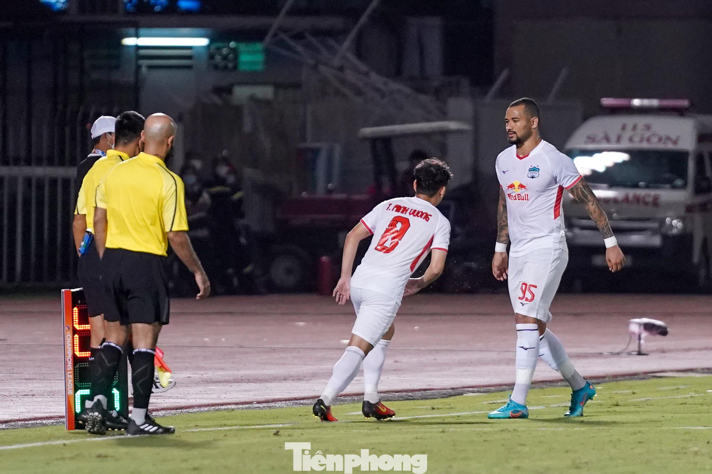 Tiền đạo Jefferson lại có một trận đấu đáng quên trước đại diện đến từ Hàn Quốc. Sự chậm chạp cùng với khả năng xử lý tình huống kém, ngoại binh người Brazil đã mang đến sự ngán ngẩm đối với khán giả có mặt trên sân Thống Nhất.