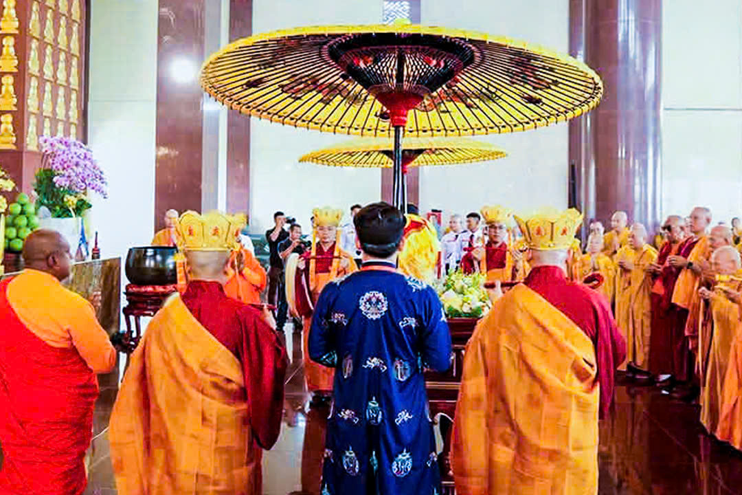 Sau nghi thức niệm hương, tụng kinh và bạch Phật, hòa thượng Thích Huệ Thông, Phó chủ tịch Hội đồng Trị sự, Phó chủ tịch Ủy ban tổ chức đại lễ Vesak 2025 đã thay mặt Giáo hội phát biểu tri ân sâu sắc đến chính phủ Ấn Độ, Viện bảo tàng quốc gia, IBC và chính phủ Việt Nam đã đồng hành, hỗ trợ thực hiện sự kiện mang ý nghĩa tâm linh và ngoại giao trọng đại này.