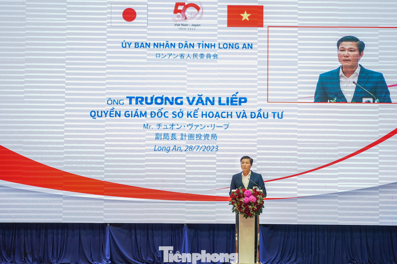 Ông Trương Văn Liếp - Quyền Giám đốc Sở Kế hoạch và Đầu tư tỉnh Long An - giới thiệu đến cộng đồng các doanh nghiệp, nhà đầu tư Nhật Bản môi trường đầu tư, những lợi thế, tiềm năng cùng các chính sách ưu đãi khi các doanh nghiệp đến đầu tư tại địa phương. Ông Trương Văn Liếp - Quyền Giám đốc Sở Kế hoạch và Đầu tư tỉnh Long An - giới thiệu đến cộng đồng các doanh nghiệp, nhà đầu tư Nhật Bản môi trường đầu tư, những lợi thế, tiềm năng cùng các chính sách ưu đãi khi các doanh nghiệp đến đầu tư tại địa phương.