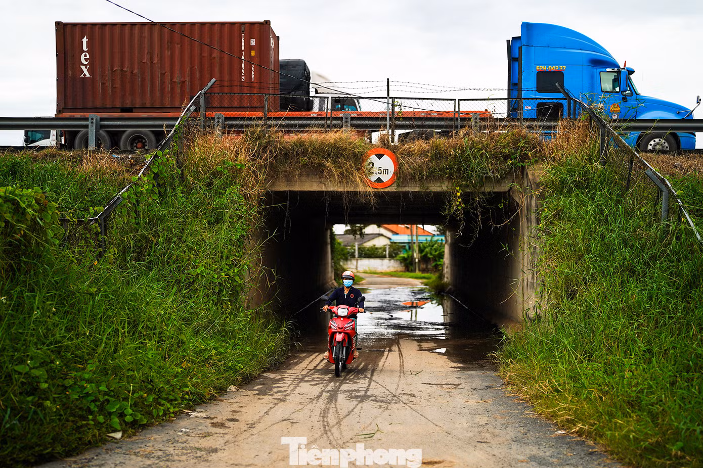 Cao tốc TPHCM-Trung Lương vẫn có nhiều đoạn hầm chui.