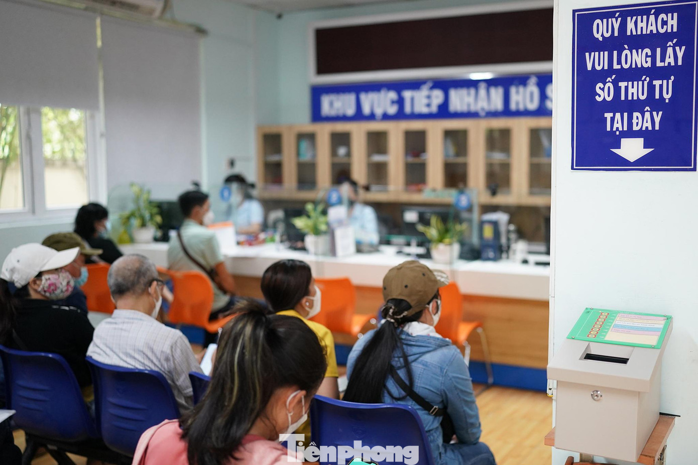 Máy phát số thứ tự đã xong "nhiệm vụ" từ lúc rạng sáng. Máy phát số thứ tự đã xong "nhiệm vụ" từ lúc rạng sáng.