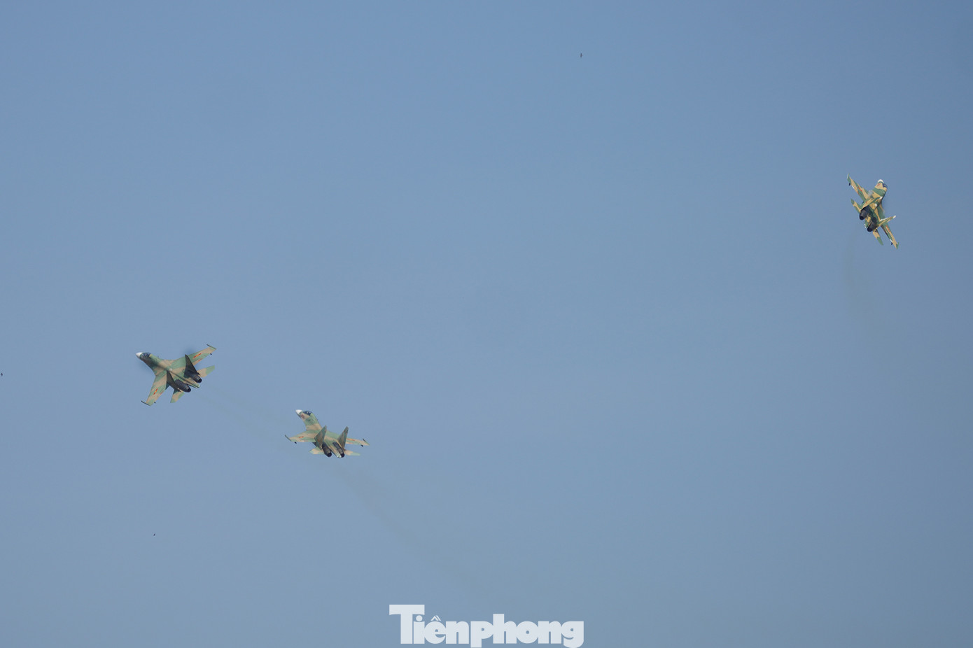 Su-30MK2 tách đội.