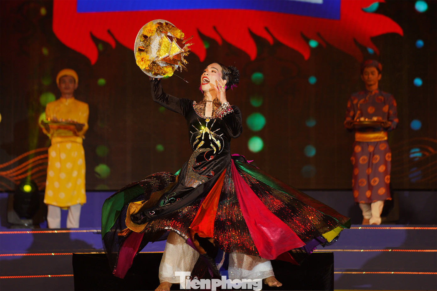 Tiết mục múa mâm thu hút khán giả và nhận nhiều tràng pháo tay nhất. Lễ hội nghinh Ông Cần Giờ được bắt đầu từ năm Quý Sửu 1913 cho đến nay đã 111 năm. Năm nay, kỷ niệm 11 năm ngày Lễ hội Nghinh Ông Cần Giờ được công nhận Di sản văn hóa phi vật thể quốc gia, lễ hội vẫn giữ nguyên vẹn những giá trị và ngày càng được nhân dân hưởng ứng.