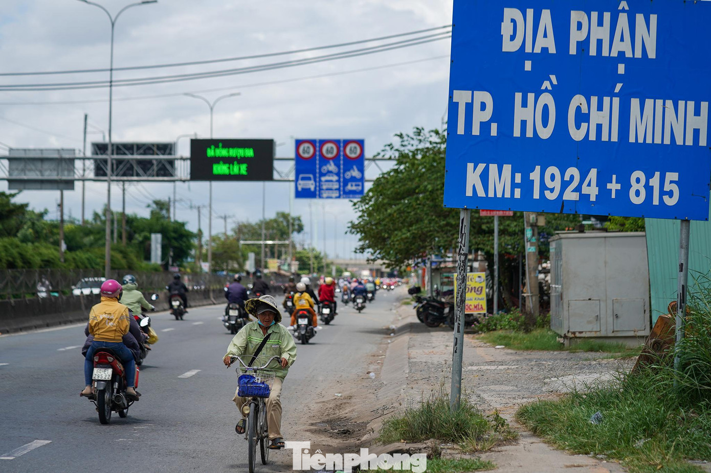 Người dân các tỉnh miền Tây trở lại thành phố sau kỳ nghỉ lễ dài ngày.