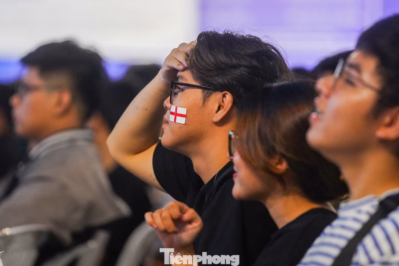 Trận đấu kết thúc với tỷ số 2-1, chức vô địch thuộc về Tây Ban Nha. Cổ động viên của Tam Sư buồn bã khi đội bóng yêu thích không thể chống lại "Cơn cuồng nộ đỏ" của Tây Ban Nha. Những dự đoán của Tiến Linh đạt độ chính xác cao. Tại Berlin, đội tuyển Tây Ban Nha gặp khó khăn nhưng đánh bại Anh với tỷ số 2-1. Khi dẫn trước, họ biết cách chủ động giảm nhịp trận đấu rồi bất ngờ tăng tốc, khiến đối phương bất ngờ. Trong khi đó, Lamine Yamal có nhiều pha quấy nhiễu hàng thủ “Tam Sư” và có đường kiến tạo để Nico Williams ghi bàn mở tỷ số.