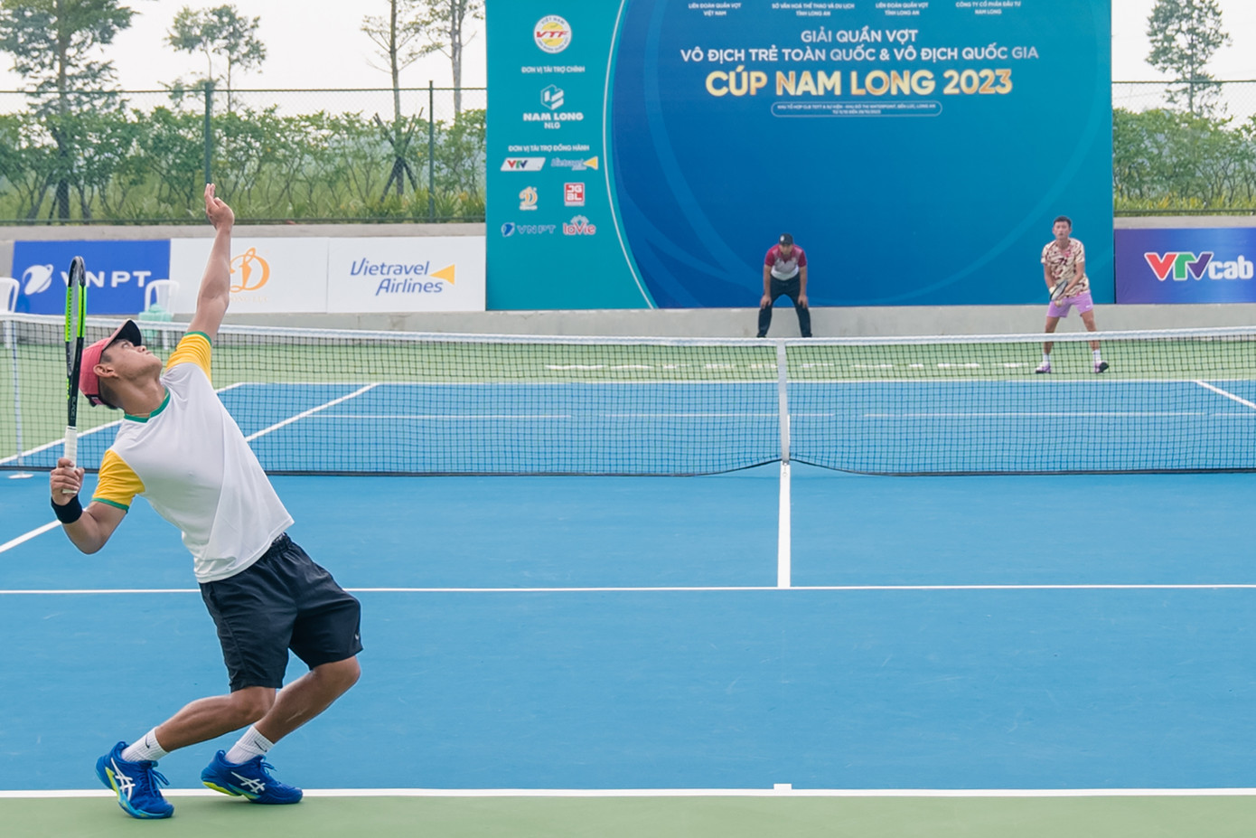 Ngay sau buổi lễ, trận đánh đơn đầu tiên ở Nội dung đơn nam trên sân đấu trung tâm đã được diễn ra. Tay vợt Tran Brian Hao Anh của đoàn TPHCM đã có được chiến thắng dễ dàng 2-0 với các tỉ số là 6-2 và 6-0 trước tay vợt Vũ Thái Nam của đoàn Bắc Ninh. Ngay sau buổi lễ, trận đánh đơn đầu tiên ở Nội dung đơn nam trên sân đấu trung tâm đã được diễn ra. Tay vợt Tran Brian Hao Anh của đoàn TPHCM đã có được chiến thắng dễ dàng 2-0 với các tỉ số là 6-2 và 6-0 trước tay vợt Vũ Thái Nam của đoàn Bắc Ninh.