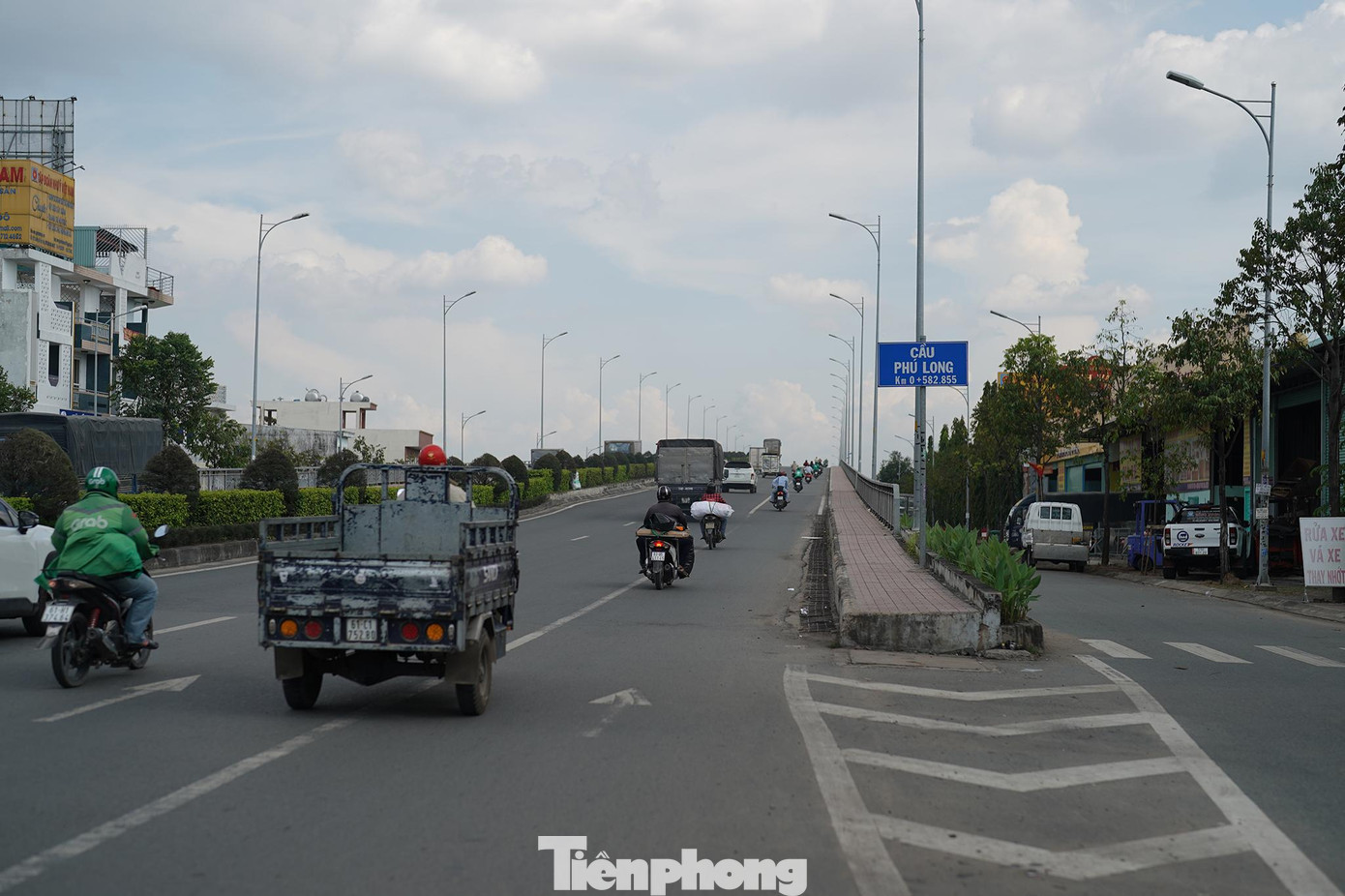 Cầu Phú Long sau khi hoàn thành đã góp phần giảm tải giao thông cho tuyến cầu Bình Triệu, quốc lộ 13 và cửa ngõ Đông Bắc TPHCM với các tỉnh Bình Dương và Bình Phước, đồng thời góp phần phát triển kinh tế xã hội trong khu vực.