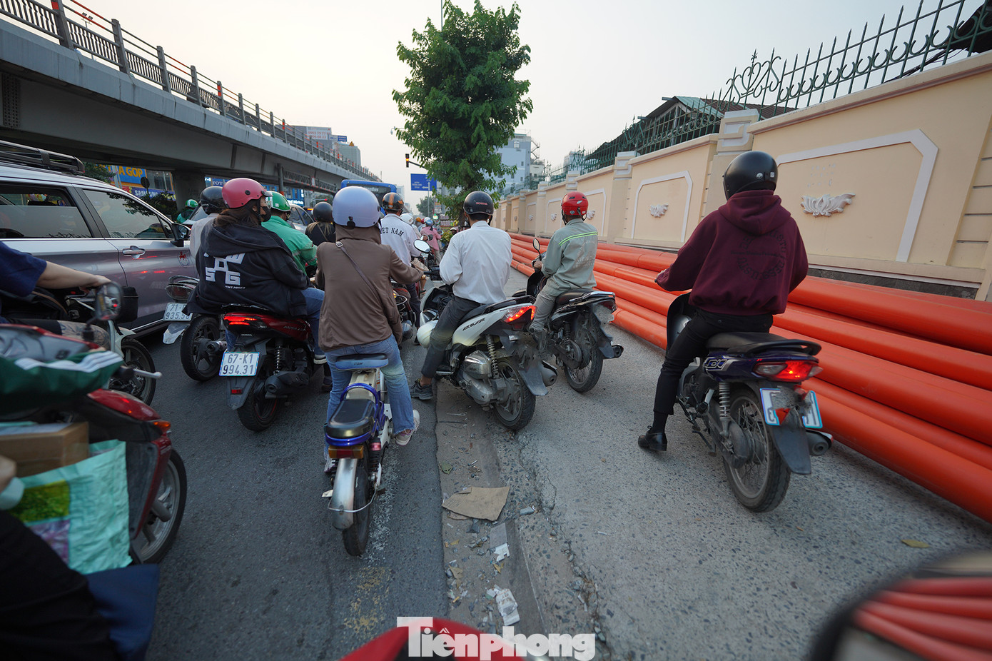 Nhiều người vẫn thản nhiên vi phạm luật.