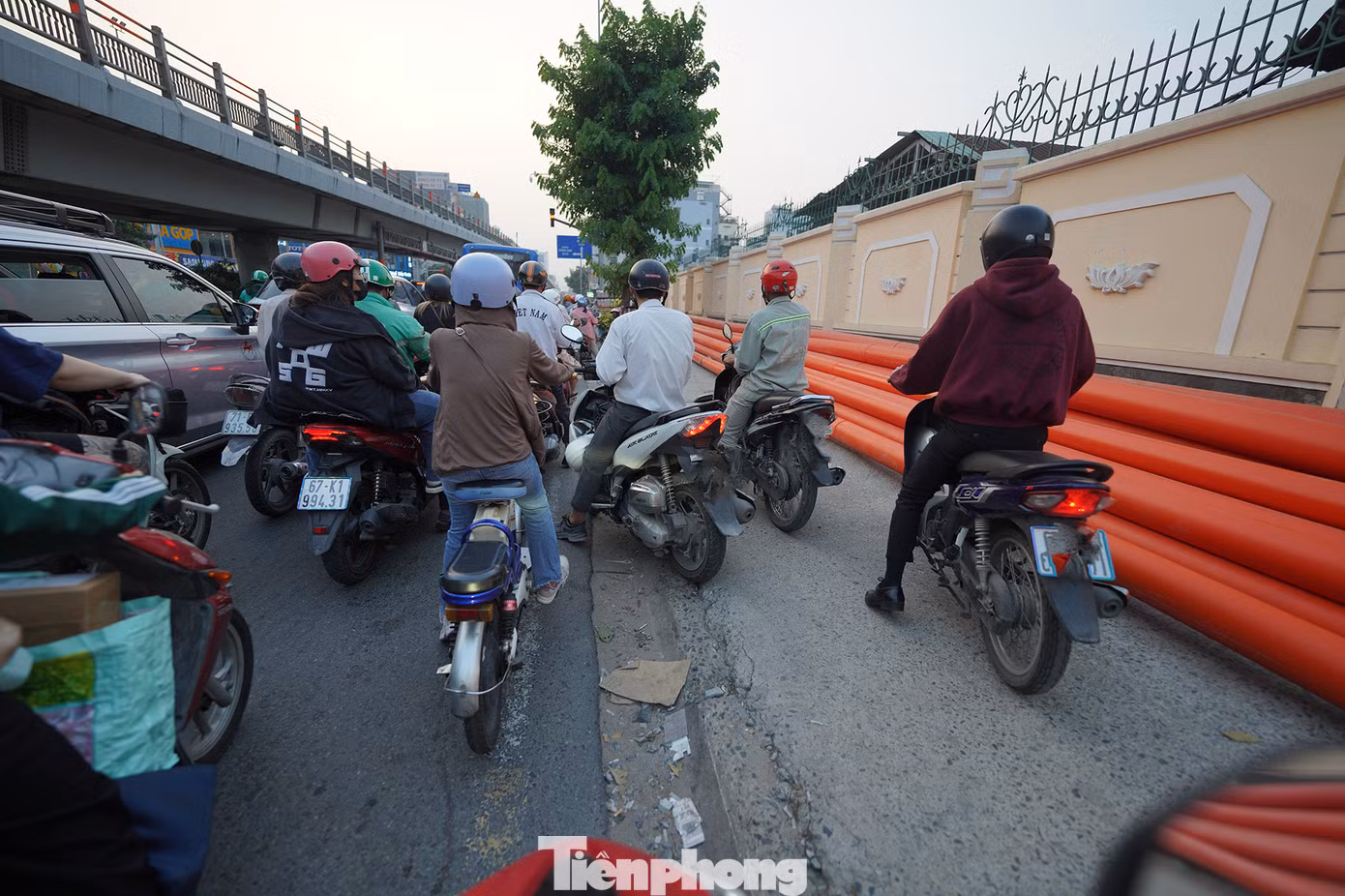 Nhiều người vẫn thản nhiên vi phạm luật.