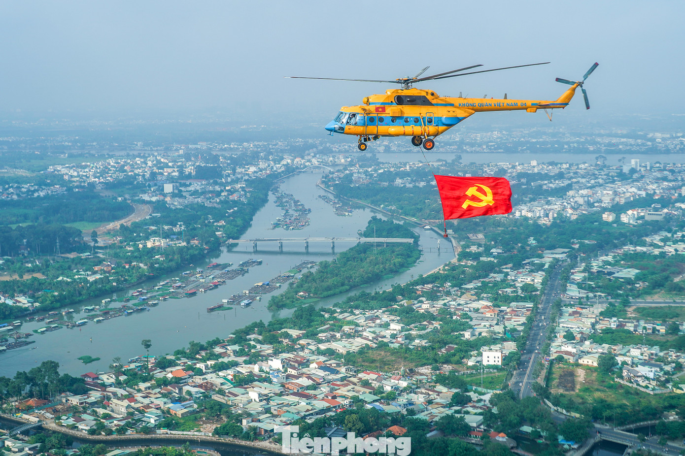 Cù lao Cỏ (khoảng đất nằm giữa sông Đồng Nai) diện tích khoảng 7 ha (nên có tên gọi khác là cù lao Bảy Mẫu) nằm trên khúc sông Cái, một nhánh của sông Đồng Nai, đoạn chảy qua phường Thống Nhất (TP. Biên Hòa, tỉnh Đồng Nai).