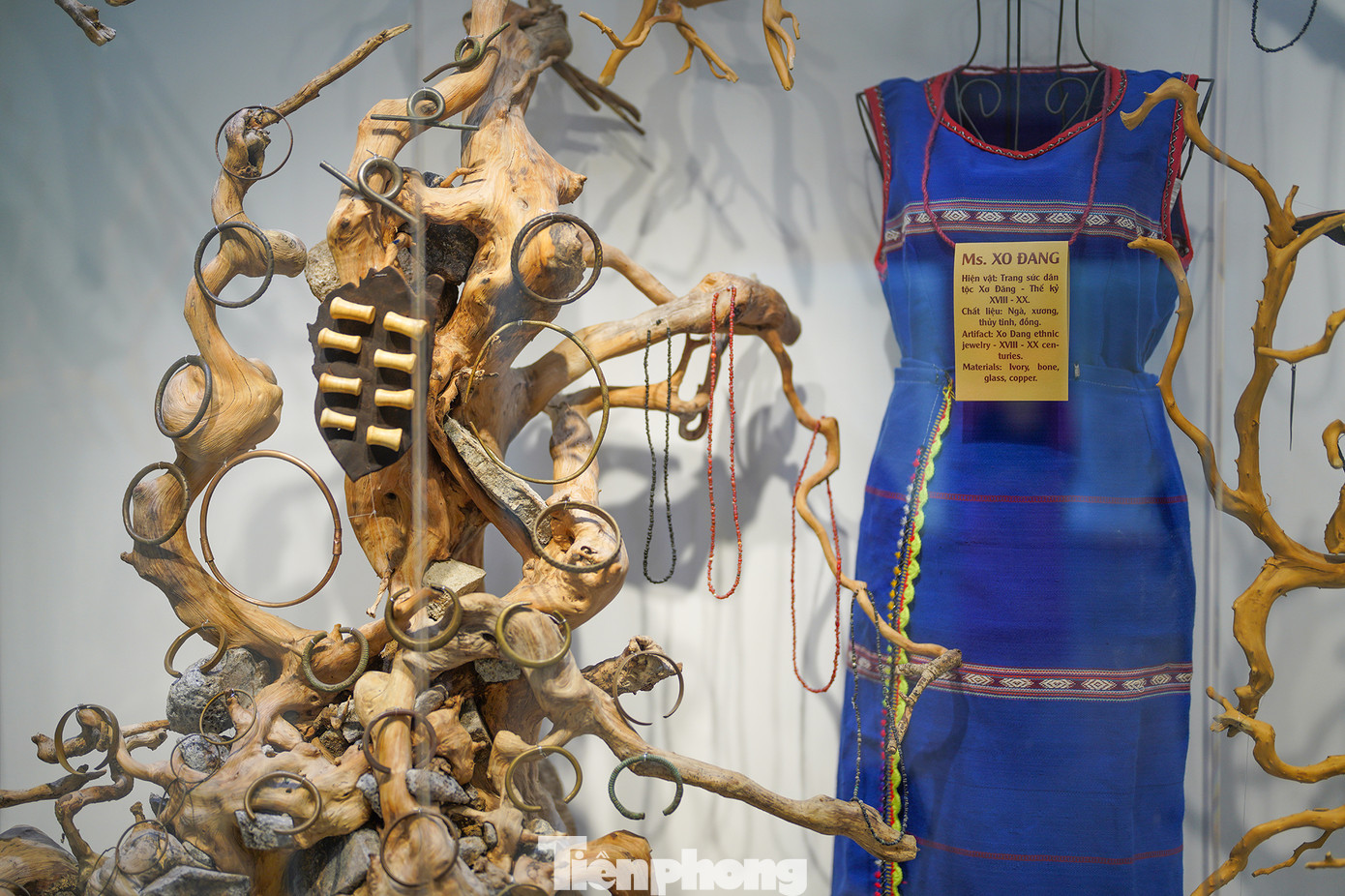 Bộ trang sức của người Xơ Đăng.