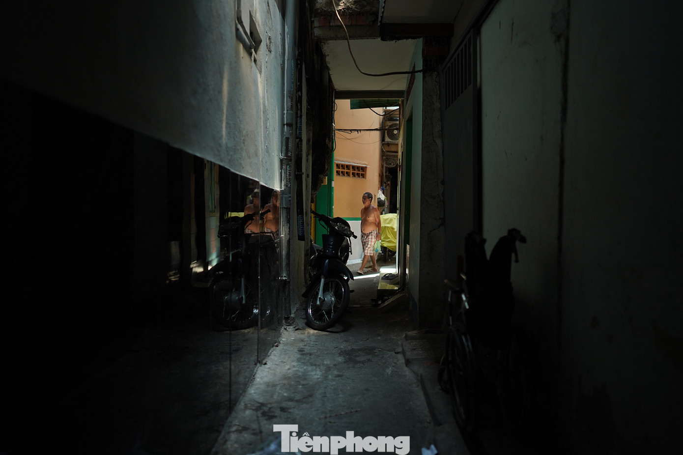 Mới đây, Văn phòng UBND TPHCM vừa có văn bản gửi Sở Kế hoạch Đầu tư, Sở Tư pháp, Sở Nội vụ và UBND quận 1 truyền đạt ý kiến Phó Chủ tịch UBND TPHCM Bùi Xuân Cường về thu hồi, chấm dứt chủ trương đầu tư, đề xuất phương án đầu tư dự án khu tứ giác Nguyễn Cư Trinh (hay còn gọi là khu Mả Lạng), phường Nguyễn Cư Trinh, quận 1.