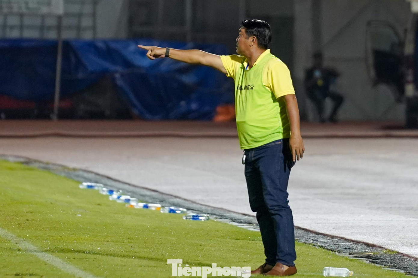 HLV Trần Minh Chiến nộp đơn xin từ chức nhưng chưa được lãnh đạo CLB TPHCM chấp nhận HLV Trần Minh Chiến nộp đơn xin từ chức nhưng chưa được lãnh đạo CLB TPHCM chấp nhận