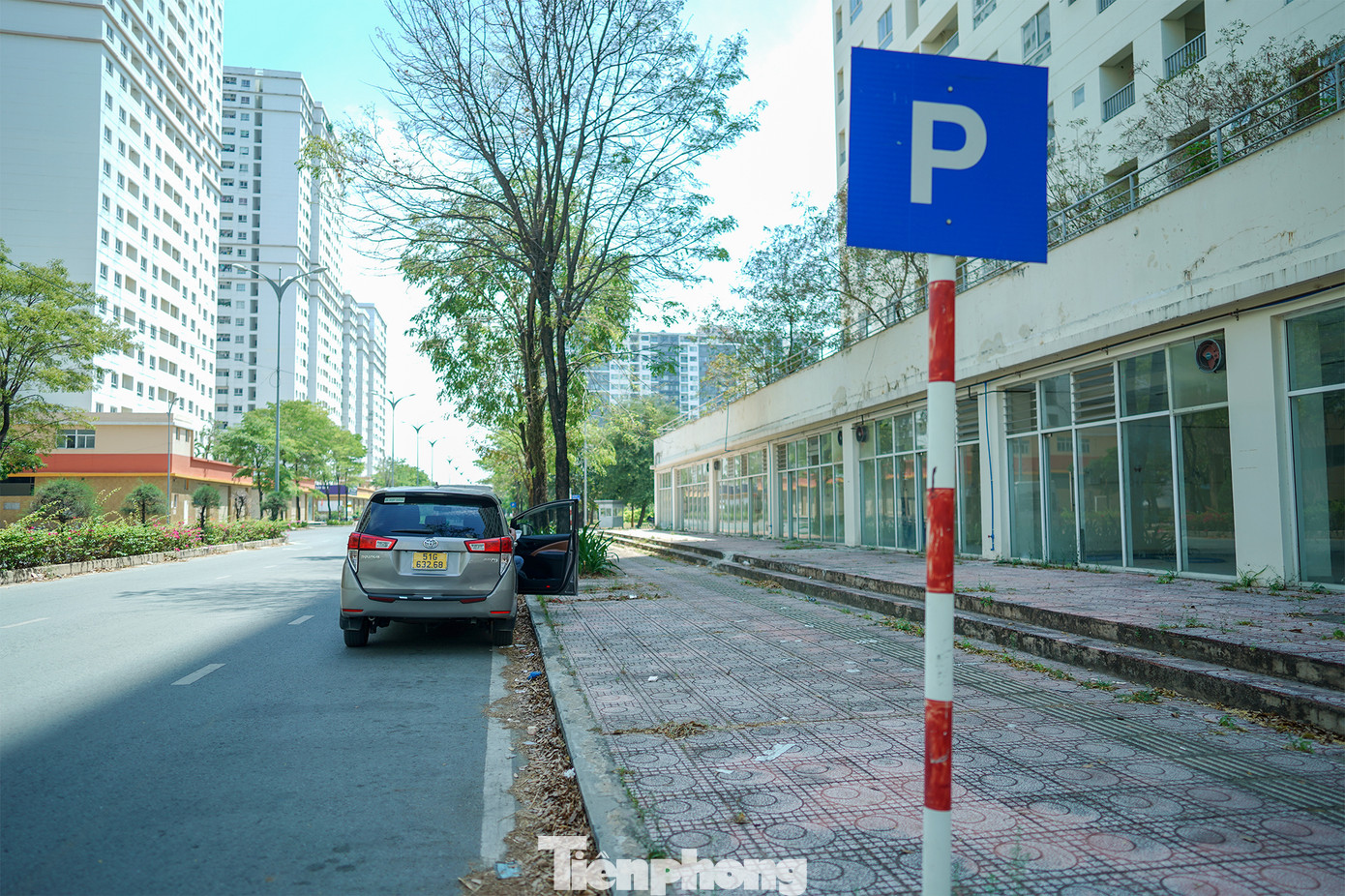 Hiện là nới đổ xe hơi lý tưởng cho cánh tài xế vì không gian yên tĩnh, vắng vẻ.