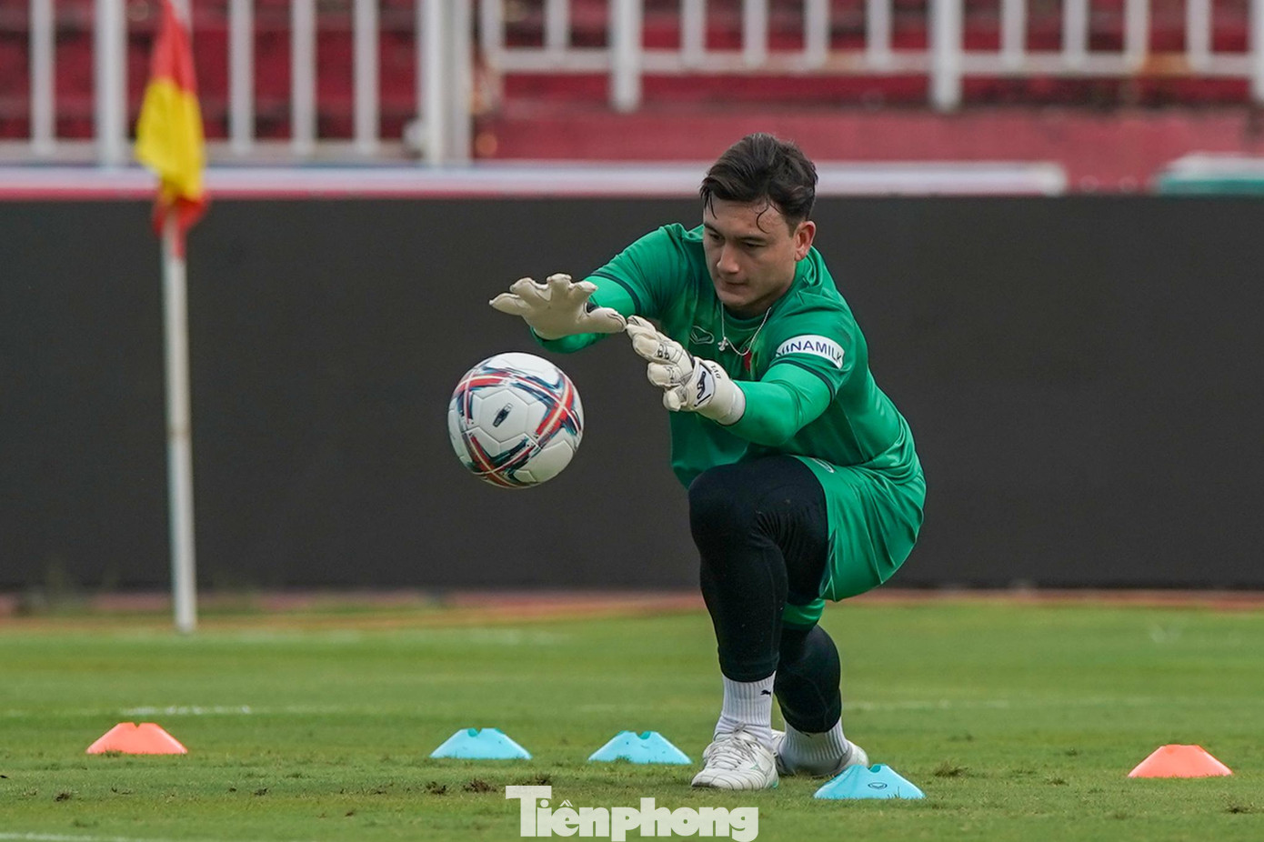 Thủ thành Đặng Văn Lâm đang sở hữu thống kê đáng nể tại V.League 2022, quyết cạnh tranh với bộ đôi Văn Toản và Nguyên Mạnh.